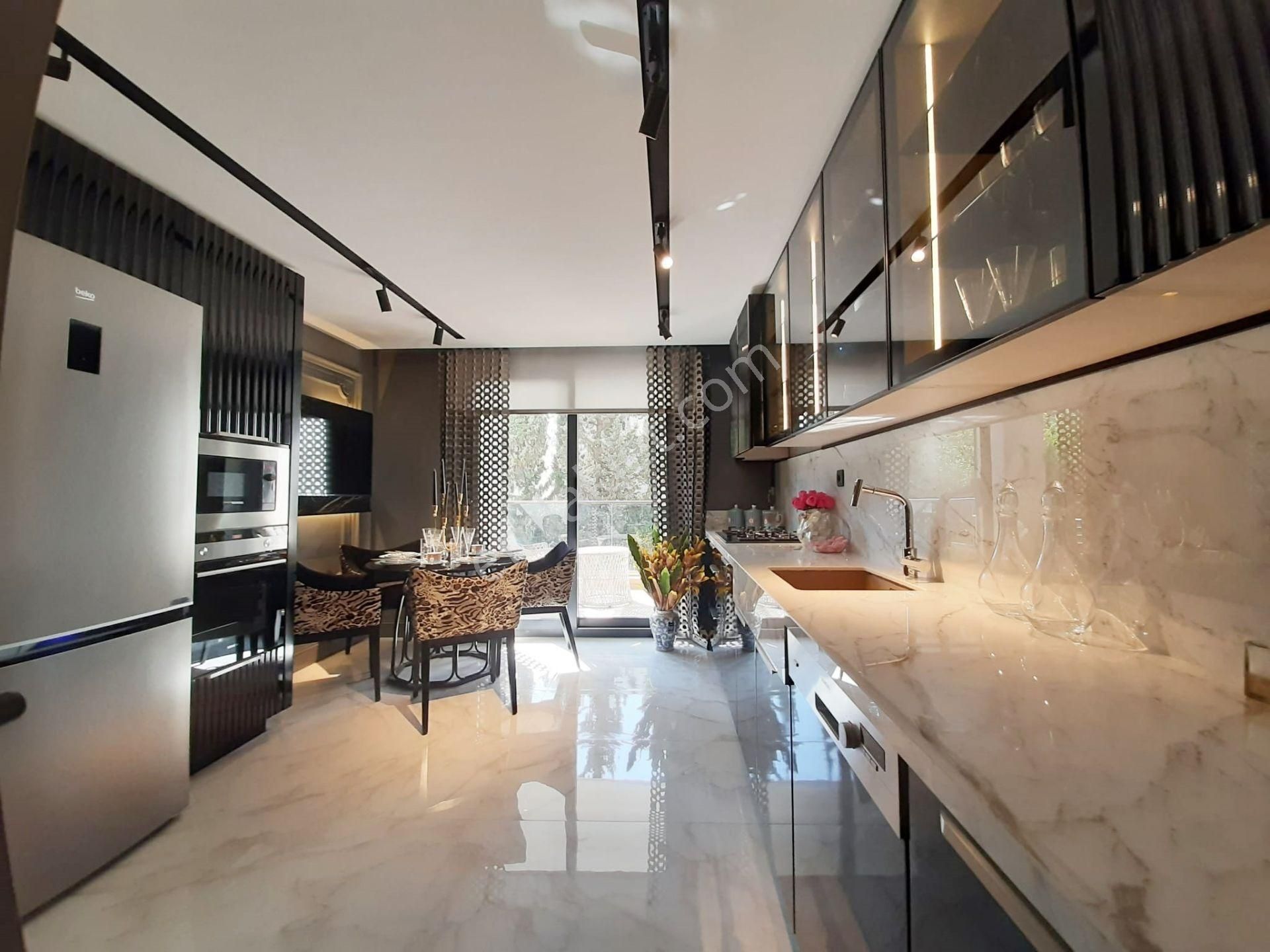 Güzel Yalı Sosyete Pazarı Civarı Kapalı Mutfaklı Akıllı Ev Sistemli Yerden Isıtmalı Ultra Lüx 4+1