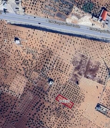 Uluyatır _ Nizip 'de Satılık Bağevlik Arazi, Asfalta Yakın.