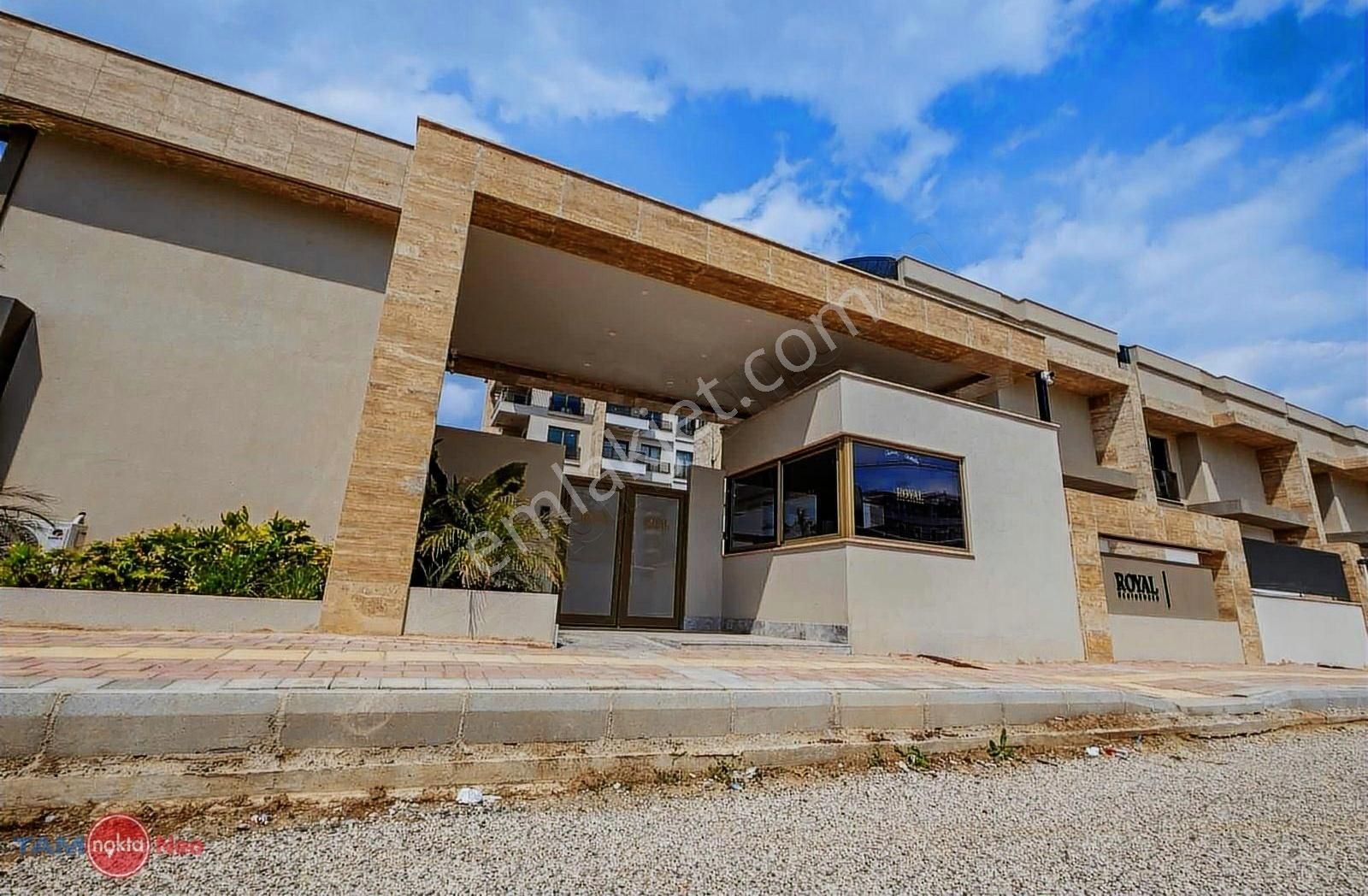 Royal Residences Projesinde Ara Kat 2+1 Satılık Daire