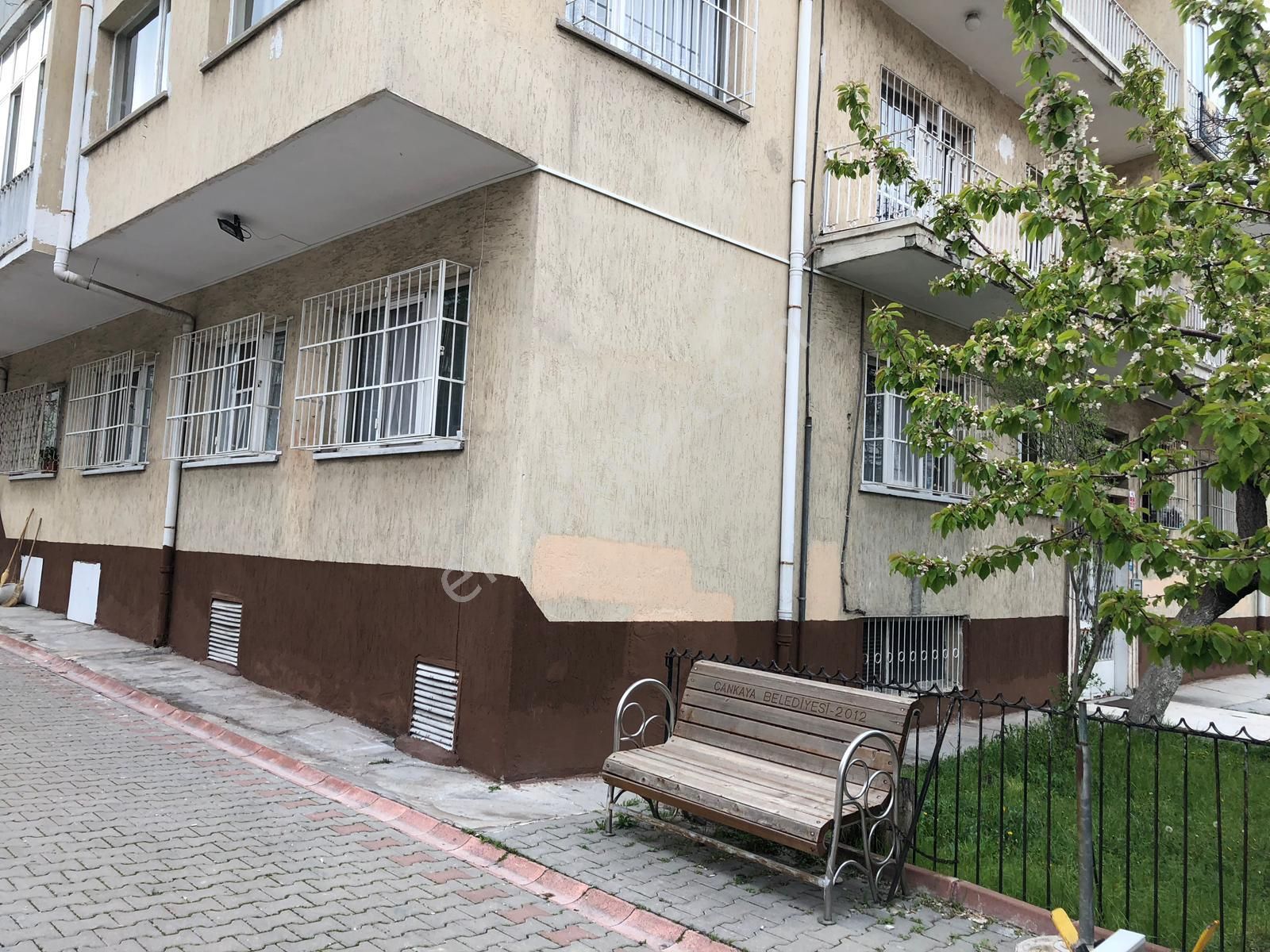 Bahçelievler 62 Sokakta Kiralık 2+1 Y Giriş Otoparklı Merkezi Isınma Daire
