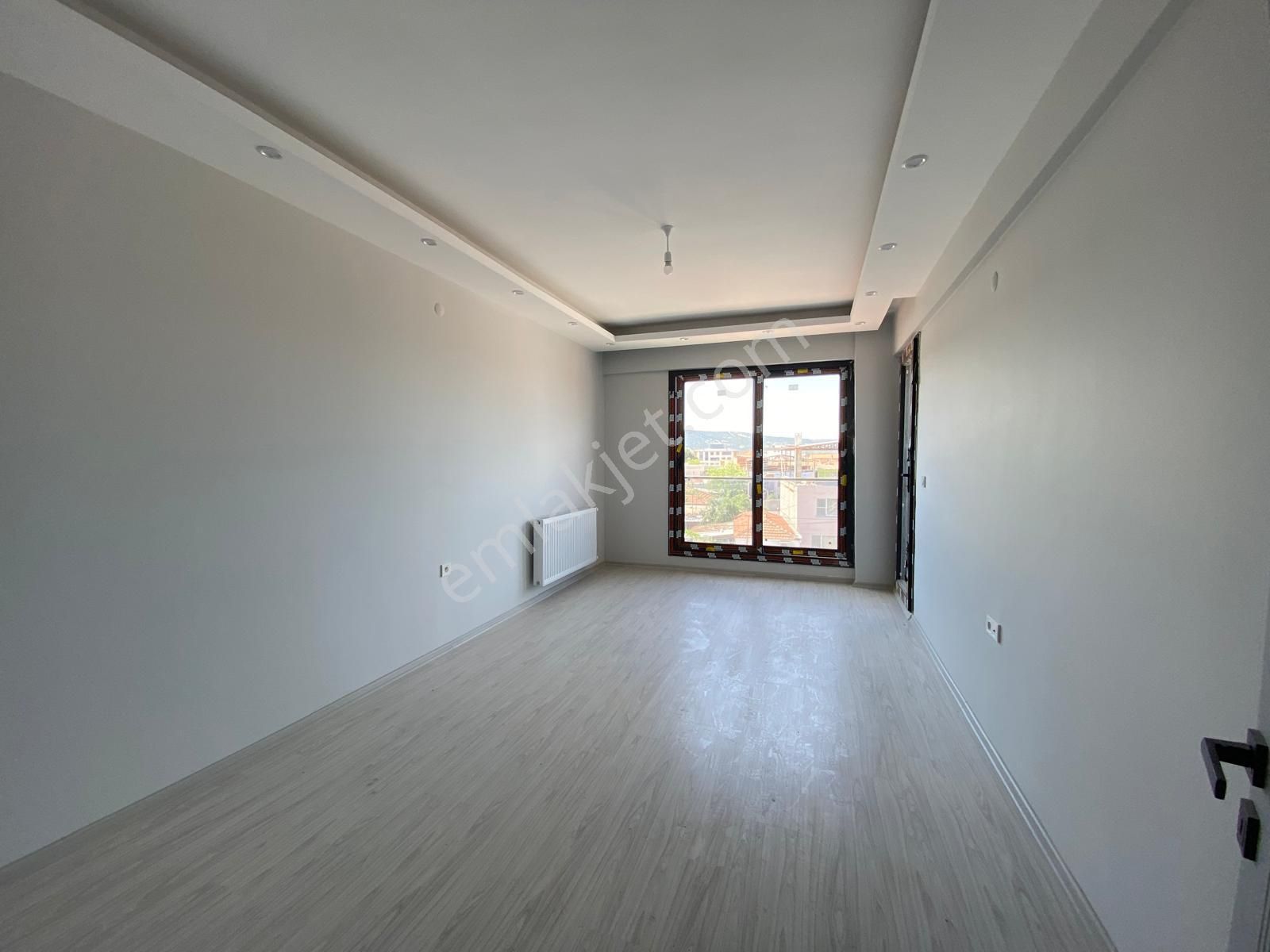 Bergama Atatürk Mahallesinde Satılık 3+1 Kapalı Mutfak Lüx Daire