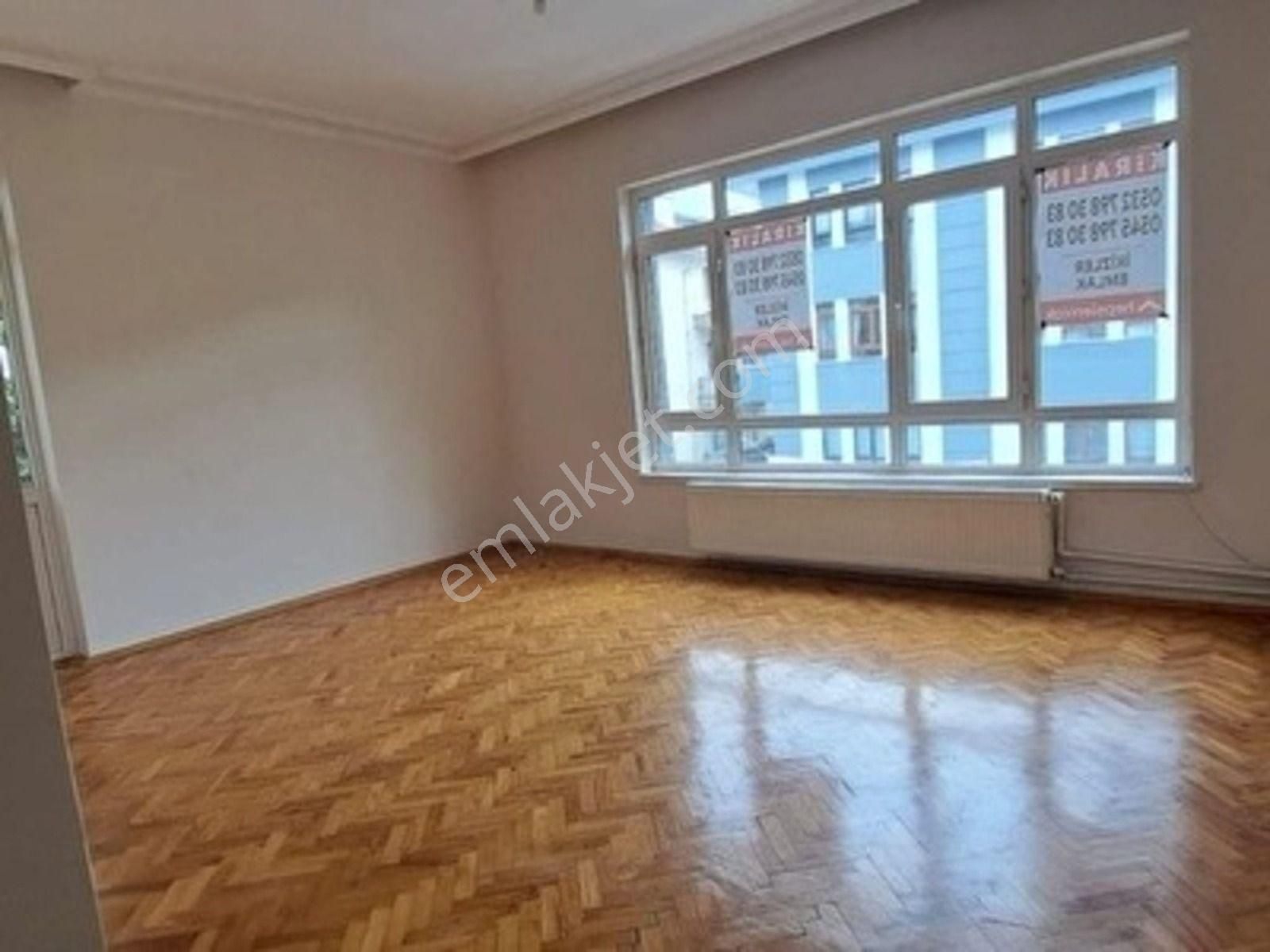 Aydınlıkevler'de Ön Cephe Bağımsız Salon Ara Kat Satılık Daire