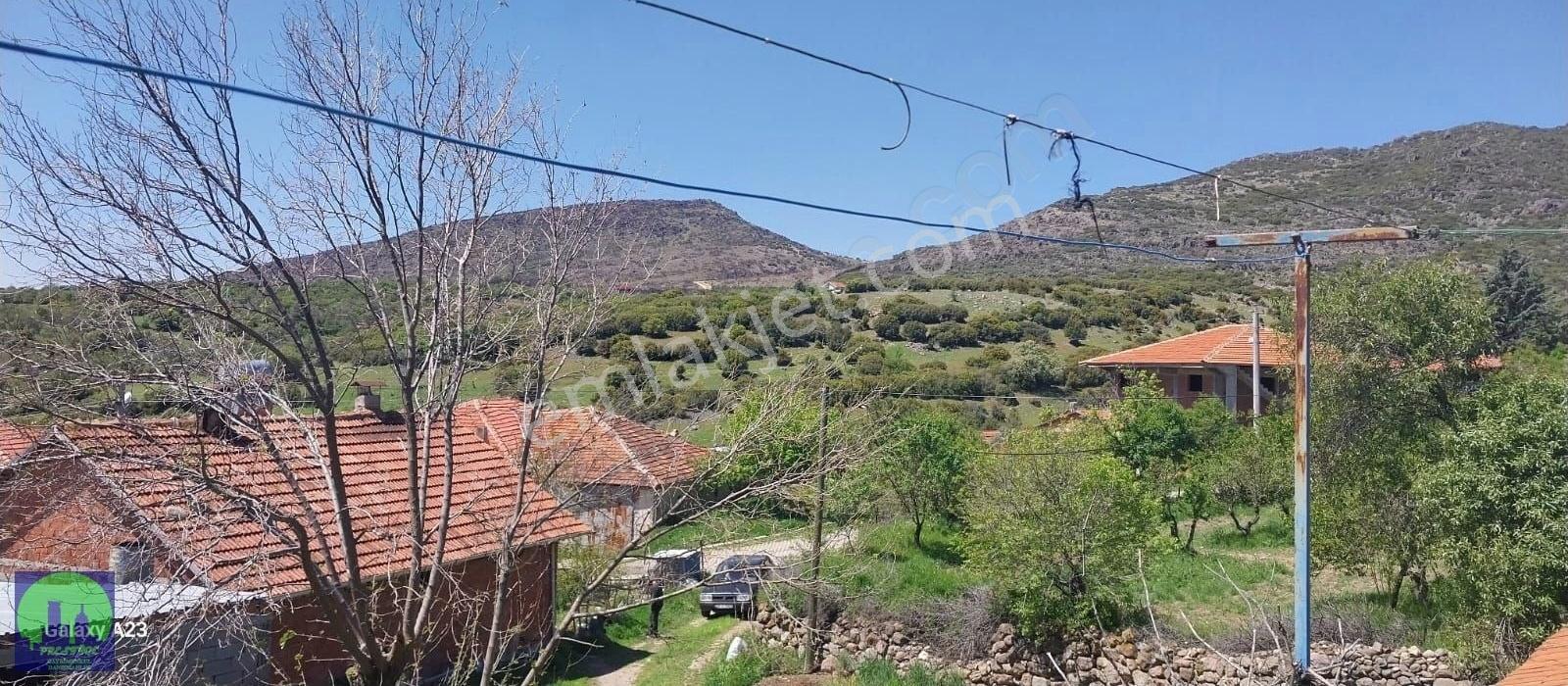 Uşak/ulubey/kışla Köyü Satılık 2 Katlı Köy Evi Ve Arsası - Görsel 8