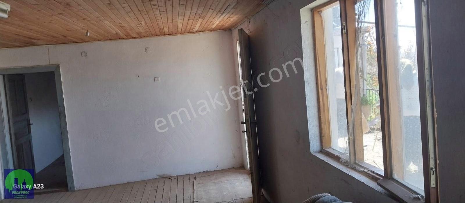 Uşak/ulubey/kışla Köyü Satılık 2 Katlı Köy Evi Ve Arsası - Görsel 17