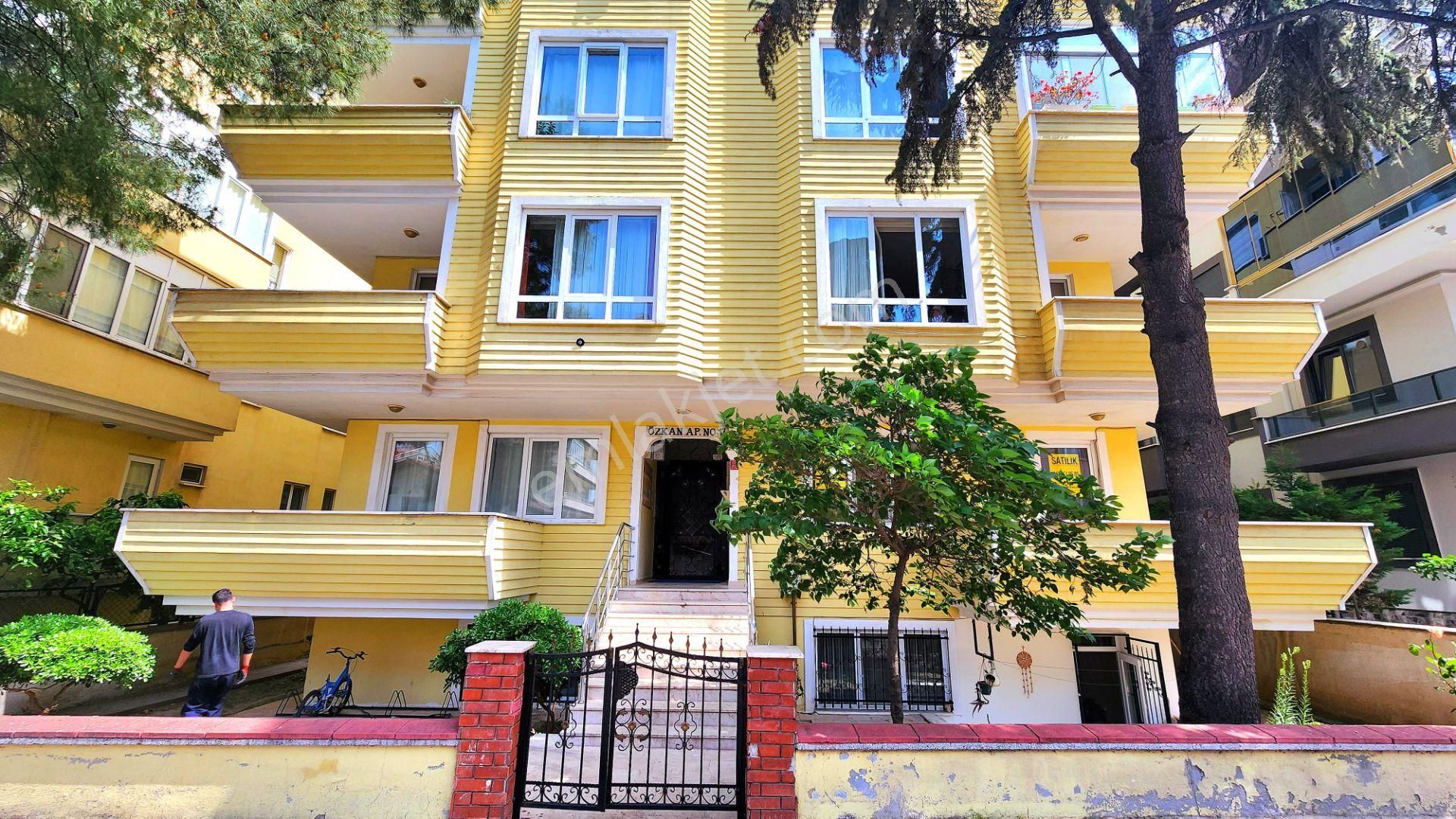 Gümüşden Burhaniyede Ayrı Mutfaklı Çift Balkonlu Geniş 2+1 Daire