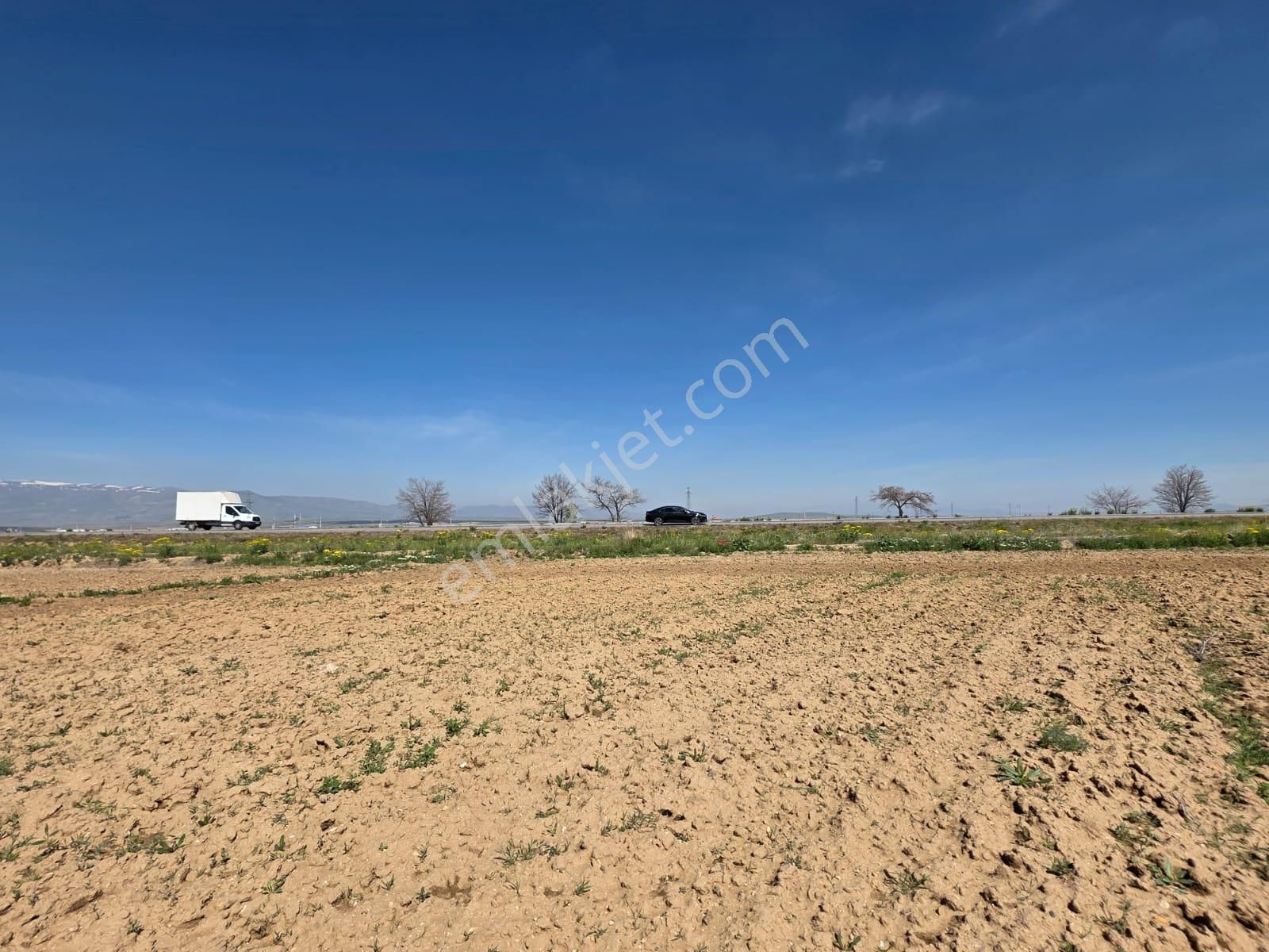 Cm Emlaktan ,ovacık Köyünde , Kayseri Yolu 2. Parsel 5298 M2 Satılık Tarla