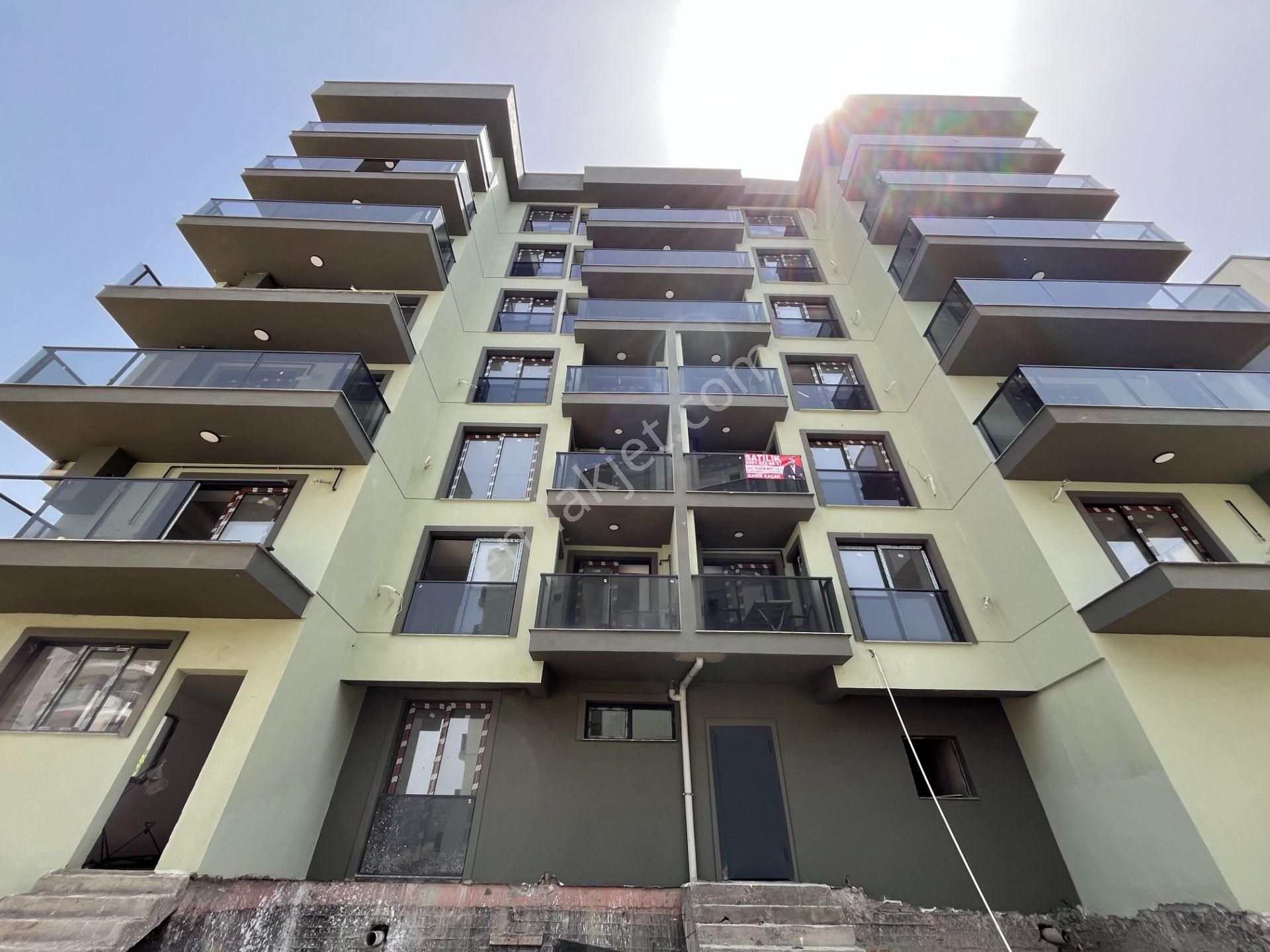 Körfez Mah. Havuzlu Site İçerisinde Ara Kat 1+1 Satılık Daire