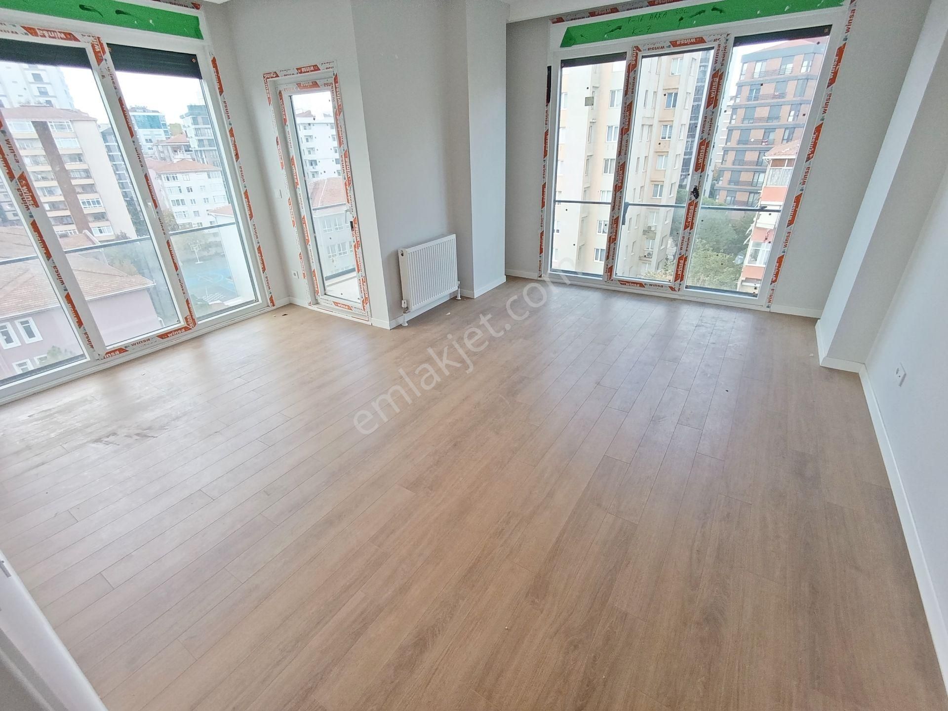 Bostancı Şenesenevlerde Minibüs Caddesine Yakın 3+1 Sıfır Daire Emlak Masası
