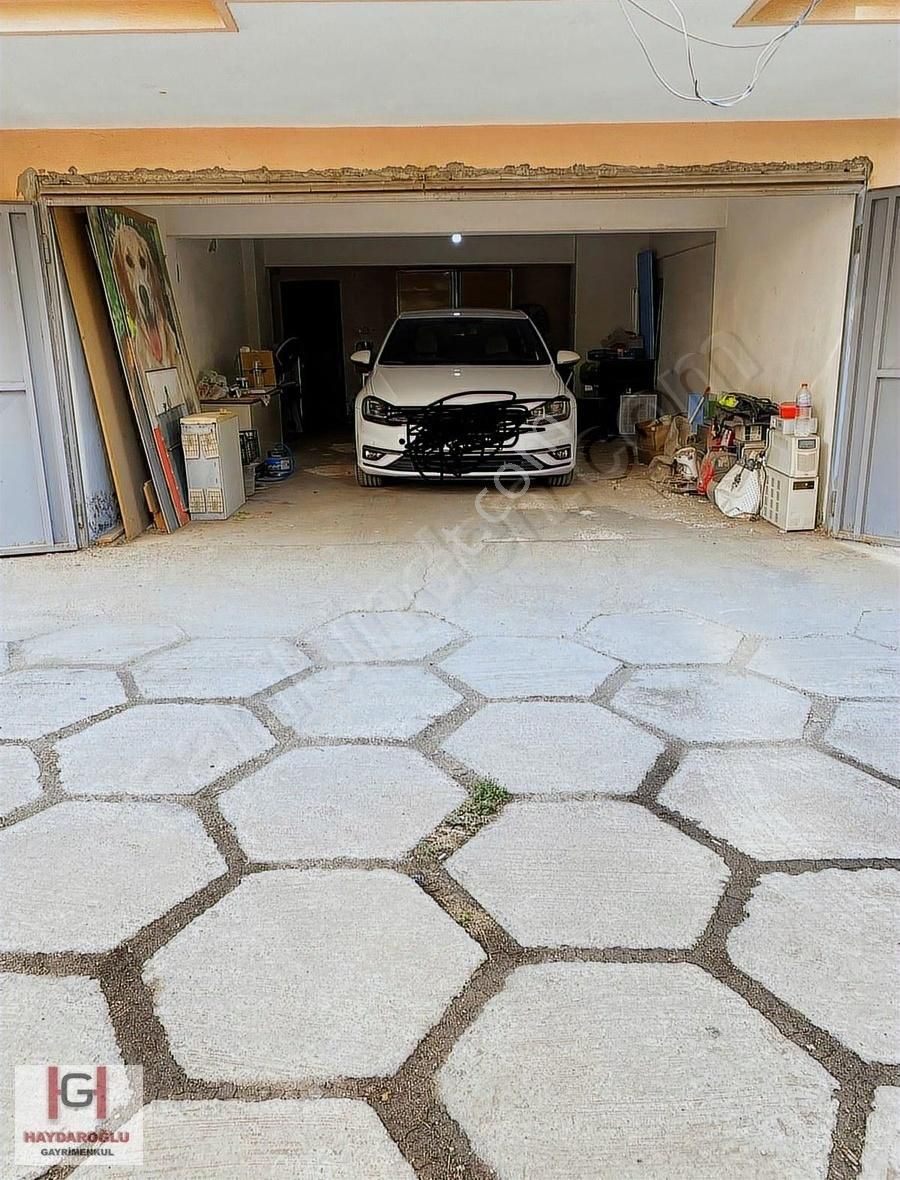 Sarıgüllük Milli Egemenlik Blv'da Bakımlı Geniş Satılık Garaj