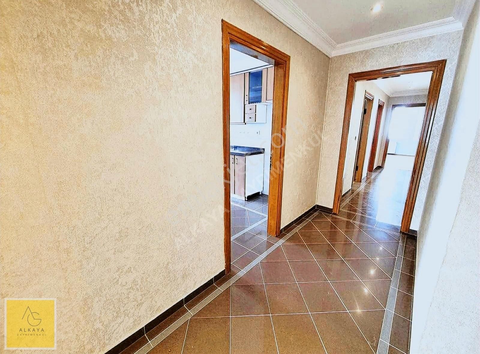 Suadiye'de Satılık 3+1 Daire 140m² Net Ebeveyn Banyolu Balkonlu