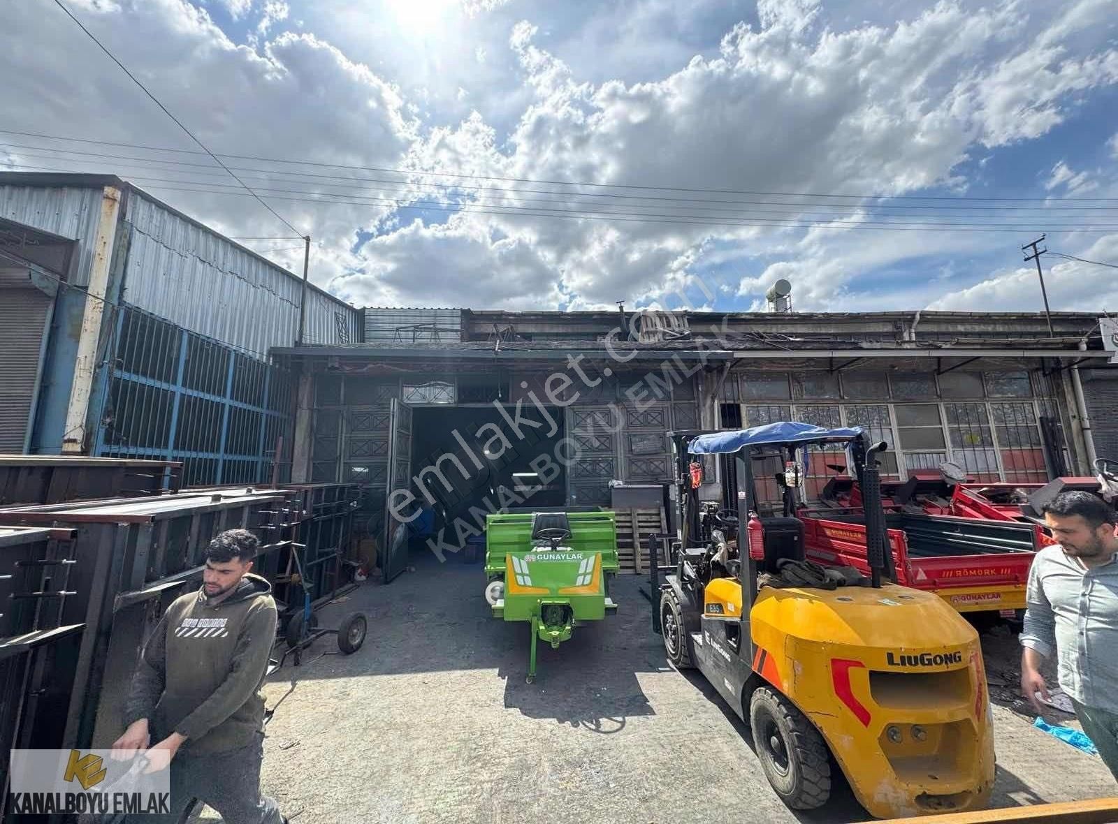 Kanalboyu Emlaktan Özsanda Kiralık Dükkan