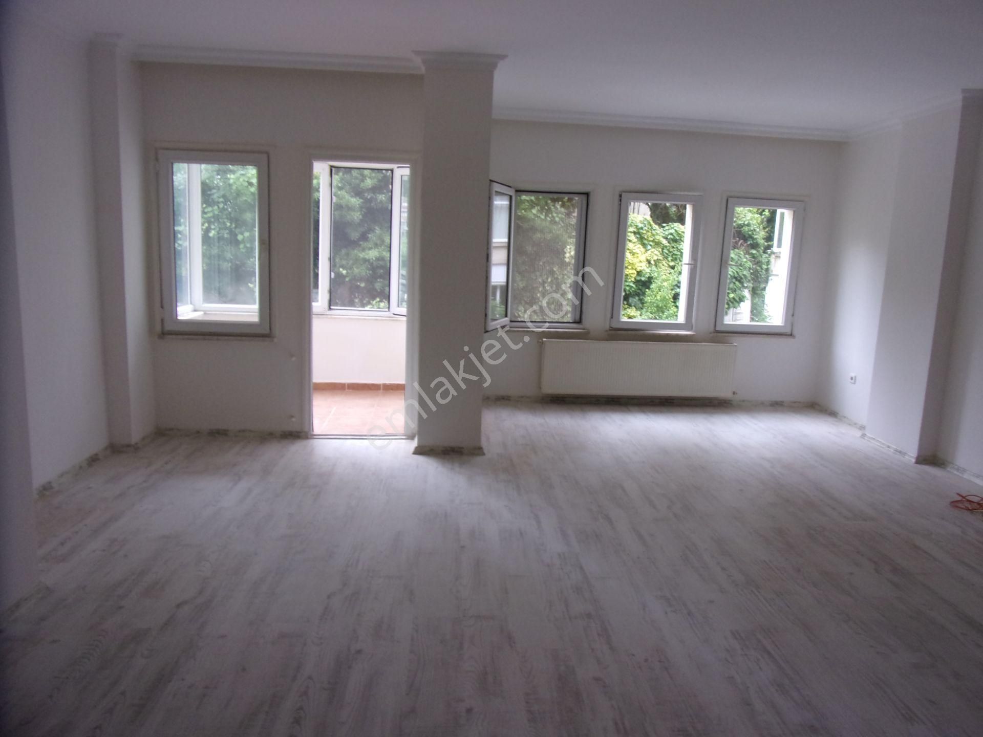 Tarabya Sanatçoılar Sitesinde 3+1 140 Metrekare Bakımlı Kiralık Daire
