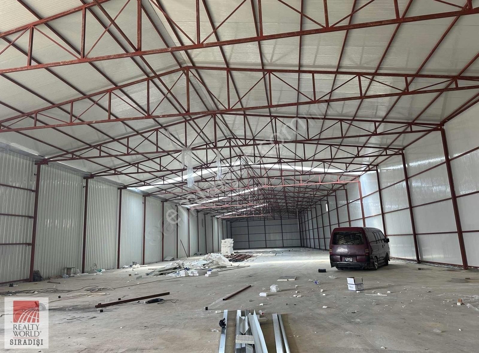 Altınovada Tamamı Sandoviç Panel 1200 M2 Kiralık Depo
