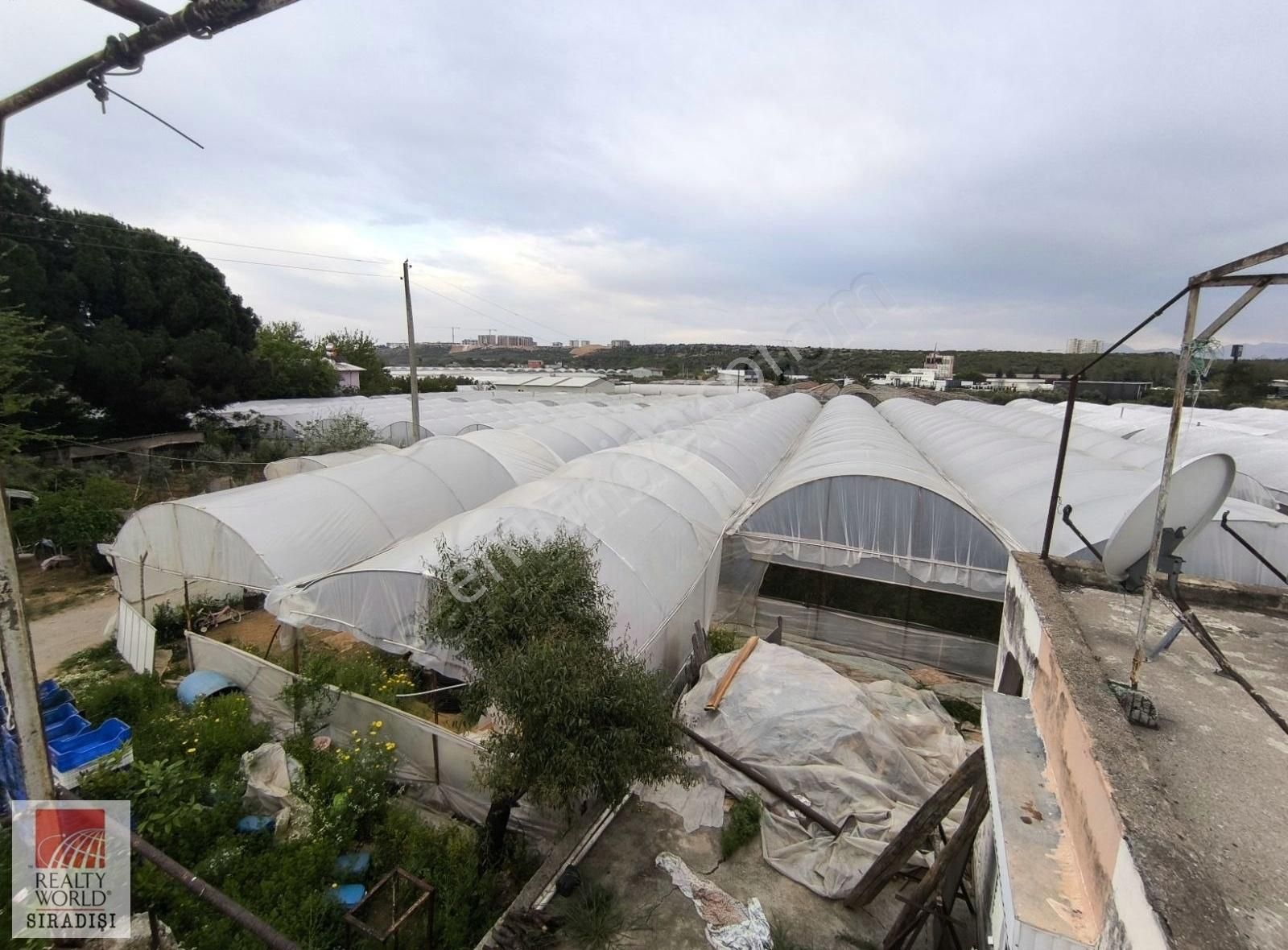 Güzelyurtta Kiralık Otopark,depo,sera Yapımına Uygun 2500m2 Arsa
