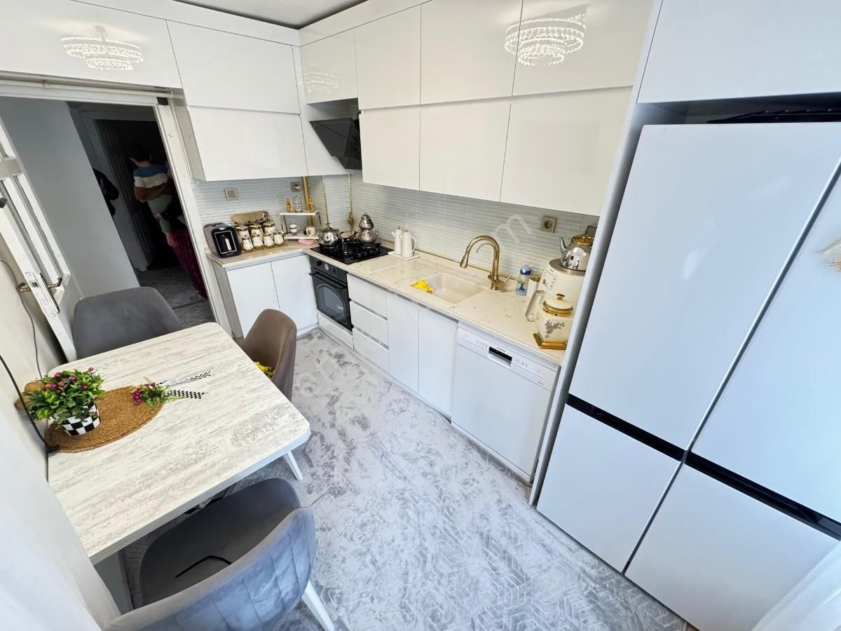 Sincan Pınarbaşı Mah 3+1 Full Yapılı Ara Katta Bağımsız Daire