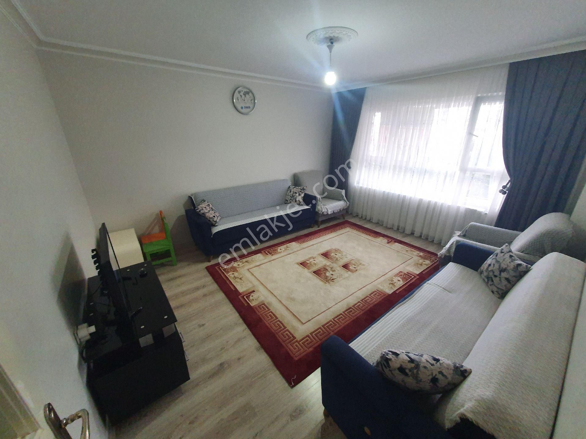 Yeni Çınar Emlak'dan Cadde Üstünde Yüksek Giriş 3+1