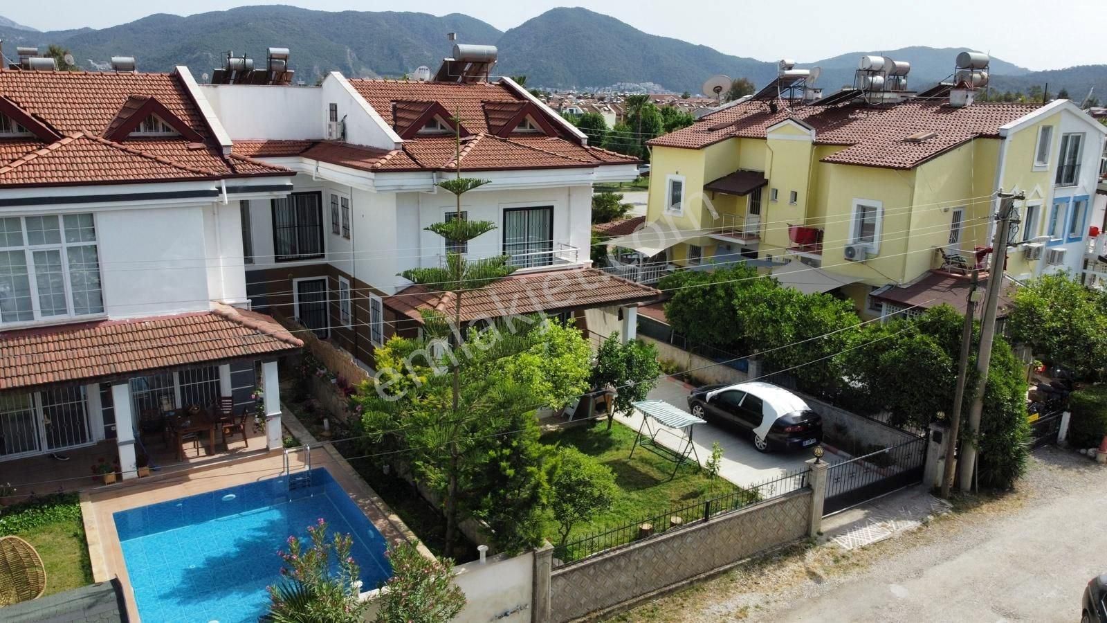 Fethiye Akarca’da Merkezi Konumda Bahçeli 6+1 Triplex Müstakil Villa