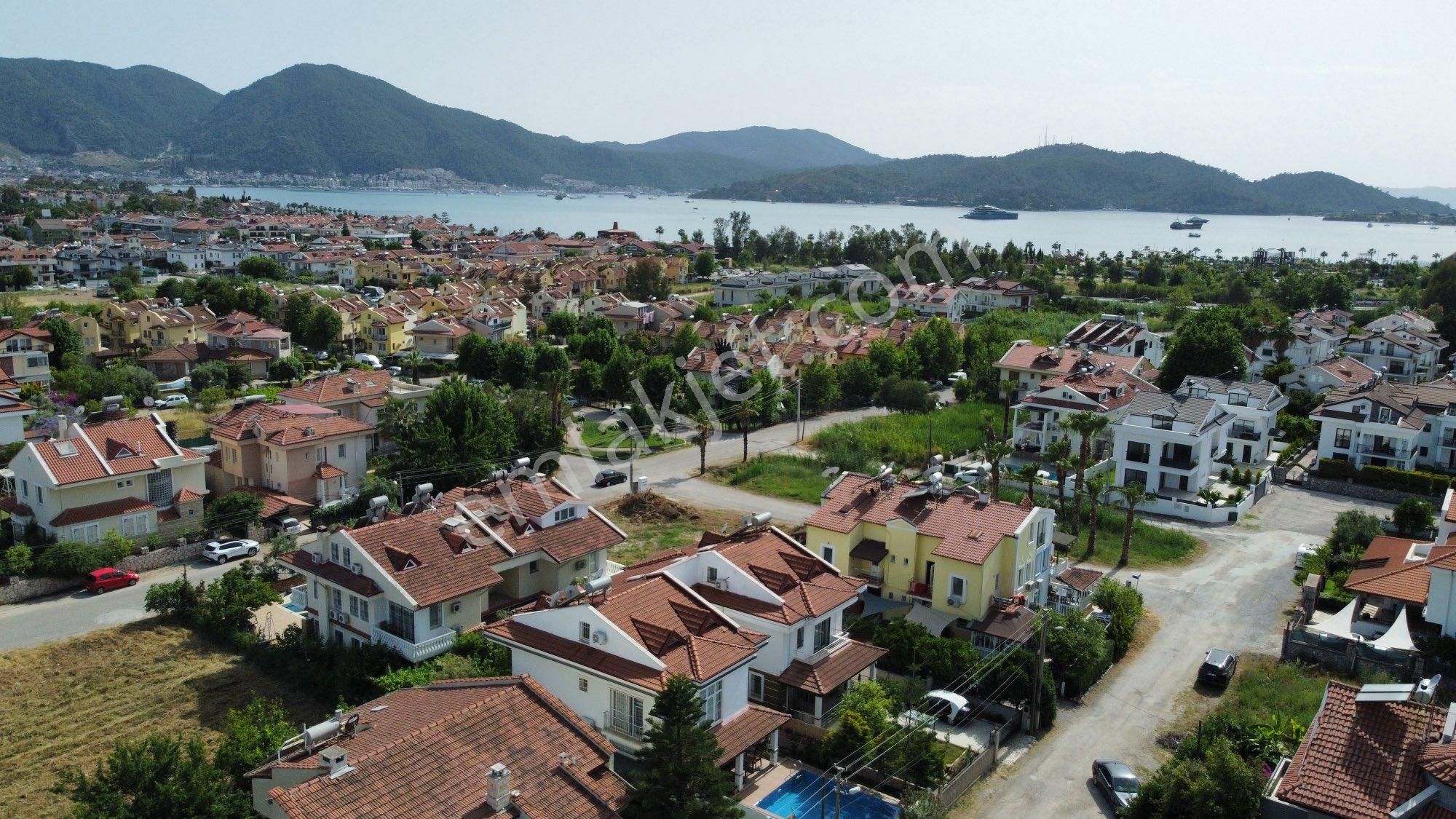 Fethiye Akarca’da Merkezi Konumda Bahçeli 6+1 Triplex Müstakil Villa