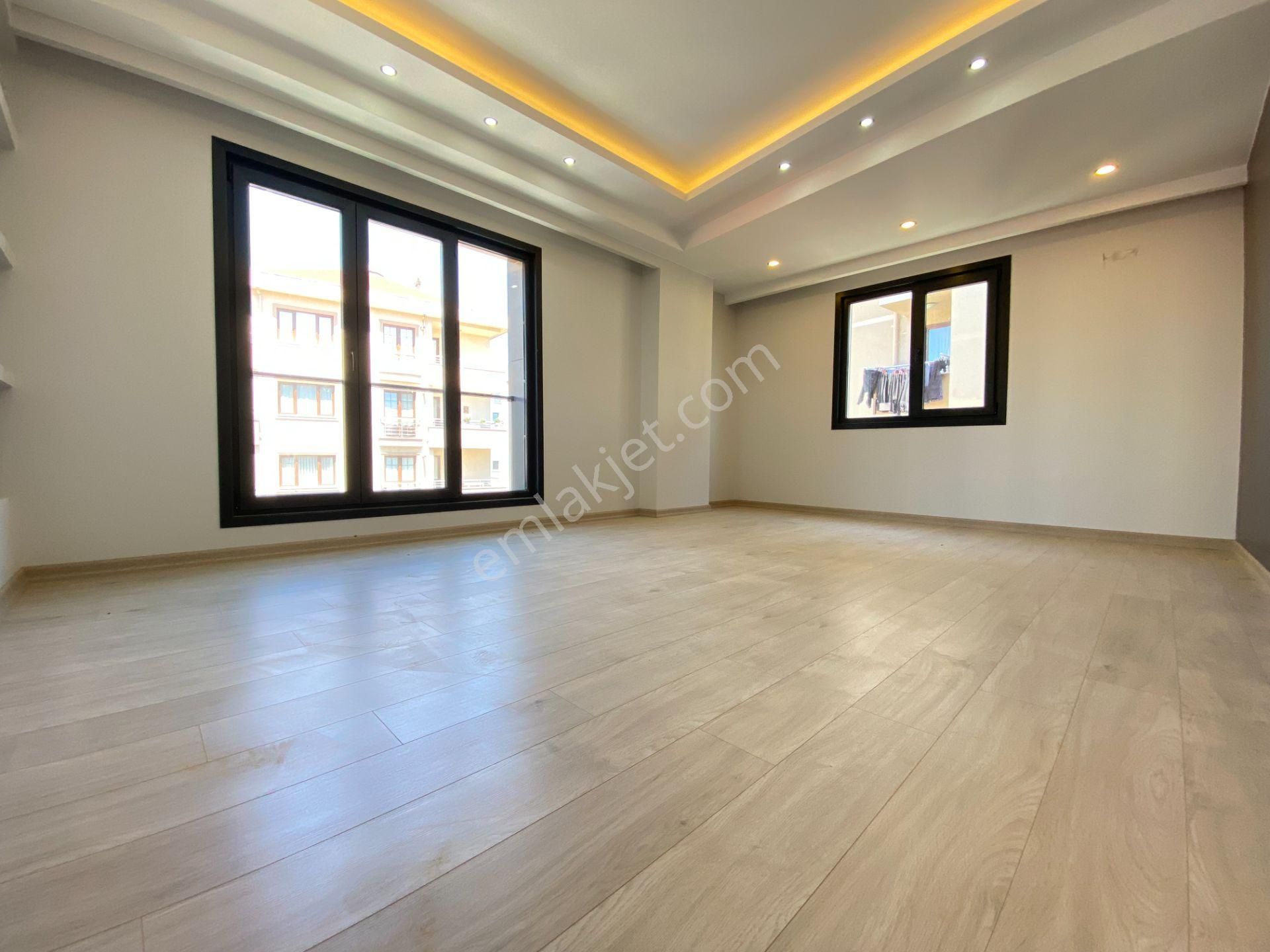 Focustan Metro Ve E5 Karayollarına 1 Dk,sıfır,geniş M2'de,modern,3+1