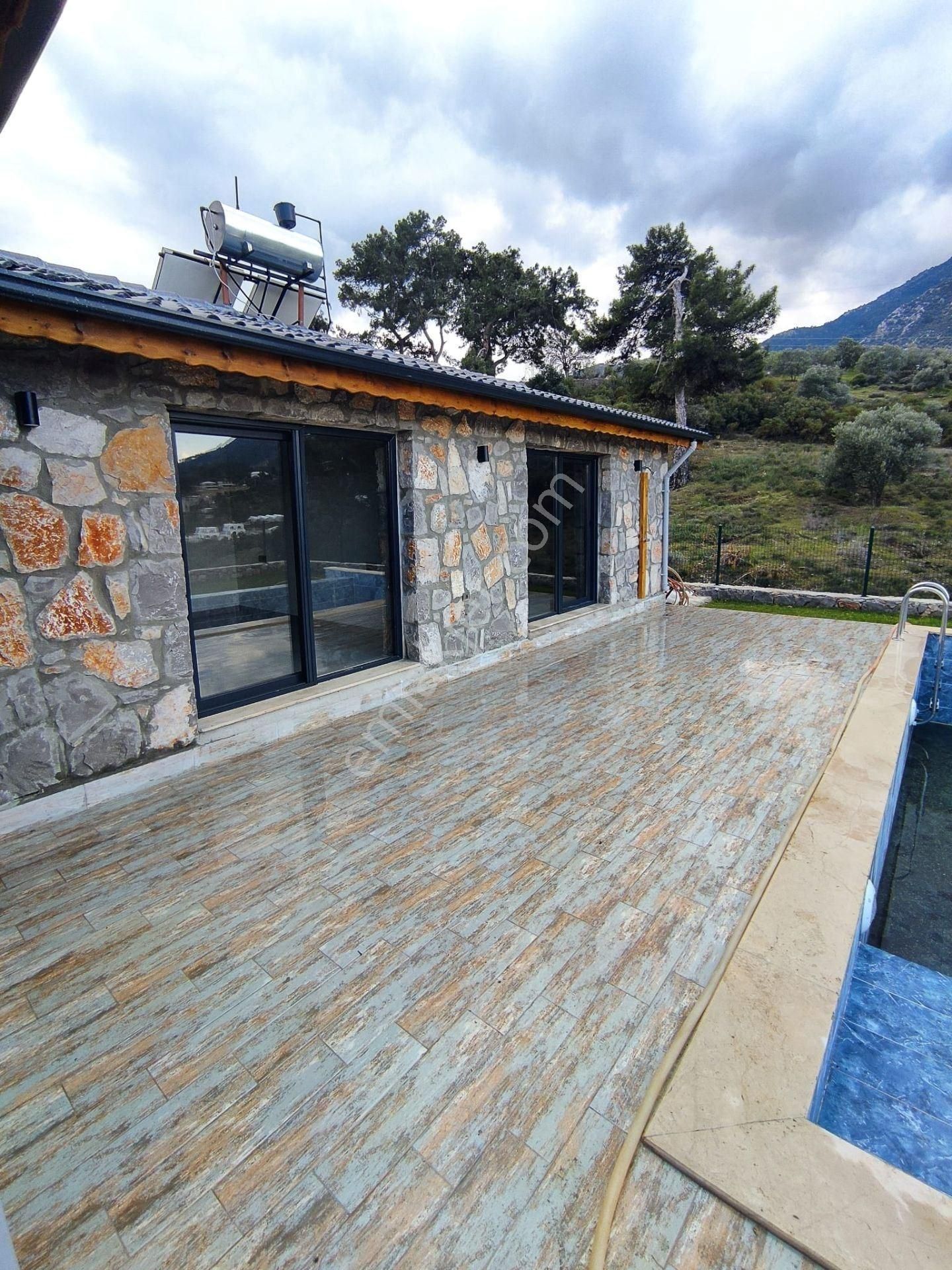 Doğa İçerisinde Müstakil Arsa Ve Havuzlu Villa