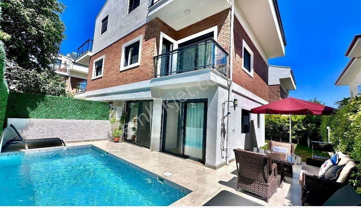 Fethiye Akarca Mahallesi’nde, Sahile Yürüme Mesafesinde, Özel Havuzlu Lüks Villa!