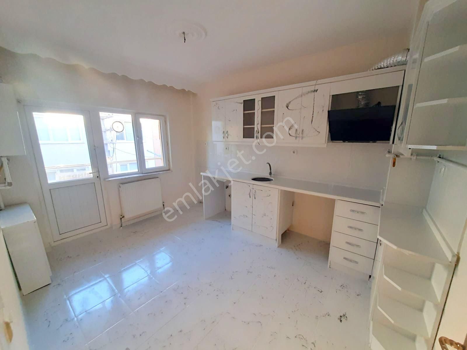 71 Evler Mahallesi Açelya Durağı Yakını 3+1 Satılık Daire