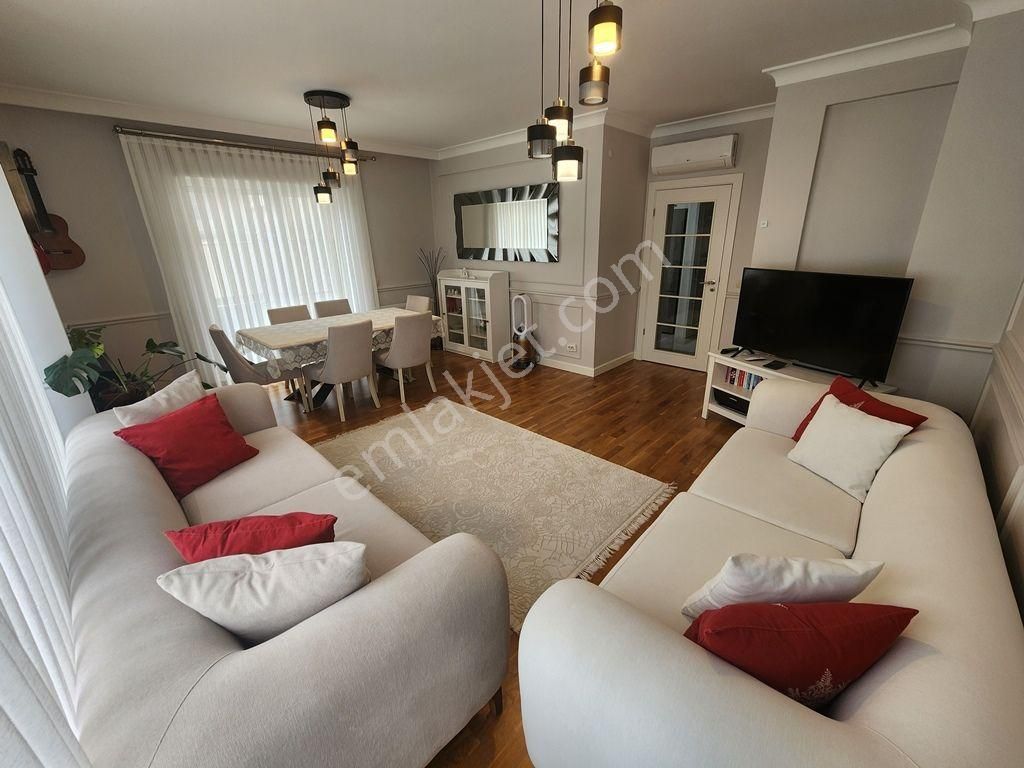 Kozyatağında Genç Binada 3+1 120m2 Ebeven Banyolu Lüx Daire !!!!