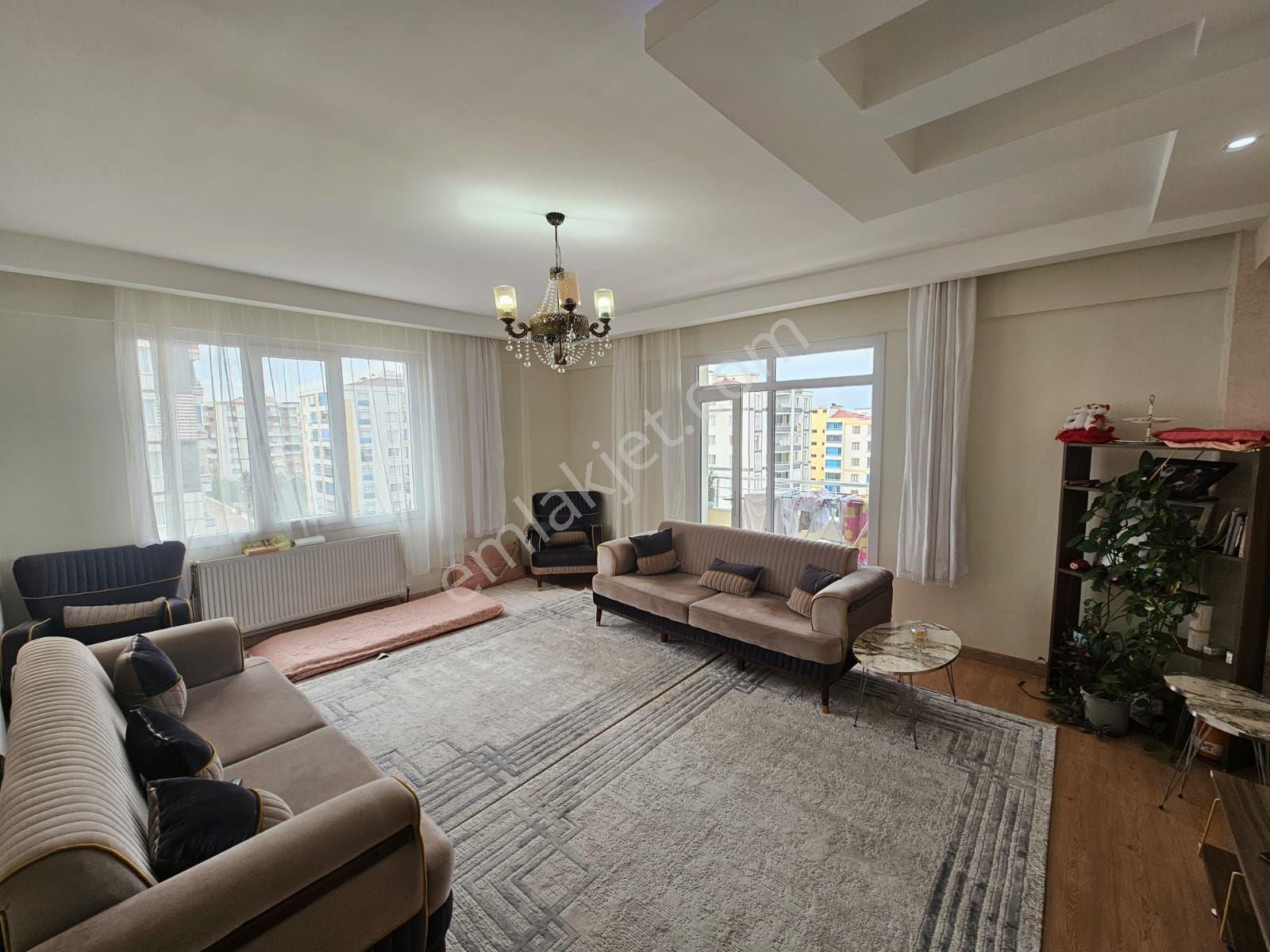 Bağcılar Paris Düğün Salonu Civarında 3+1 Satılık Daire