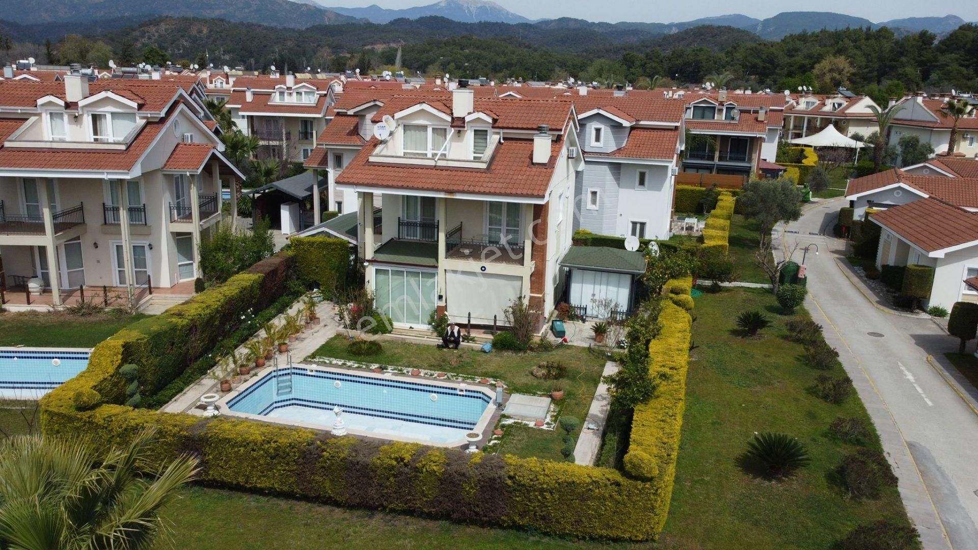 Göcek Vineyard Sitesinde Doğanın Kalbinde Full Eşyalı Tripleks