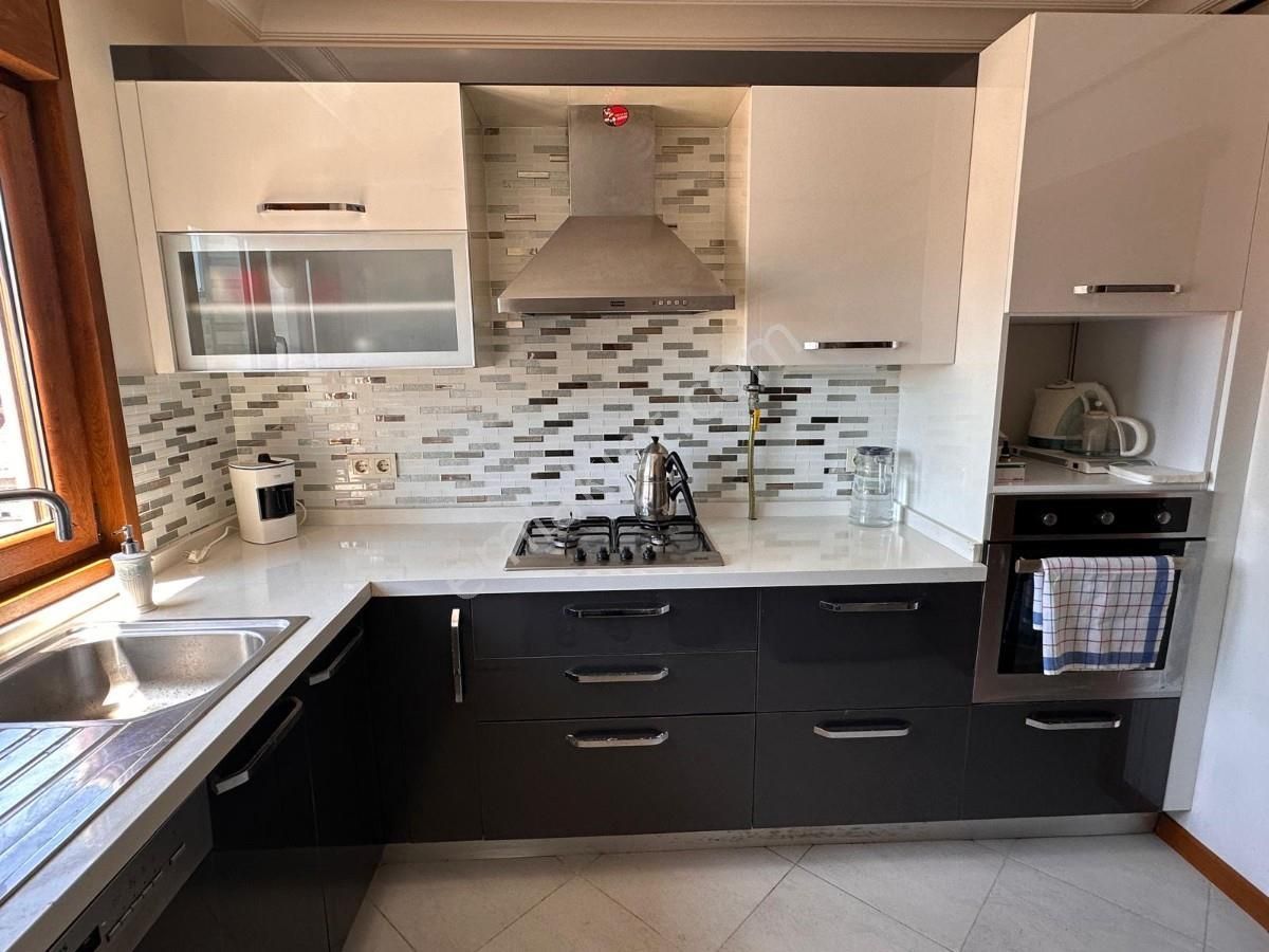 Turyaptan Feneryolunda 10 Yıllık Binada Satılık 3+1 Daire - Görsel 8