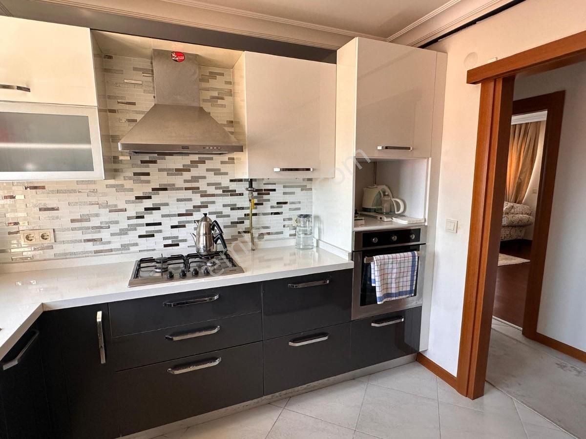 Turyaptan Feneryolunda 10 Yıllık Binada Satılık 3+1 Daire - Görsel 5