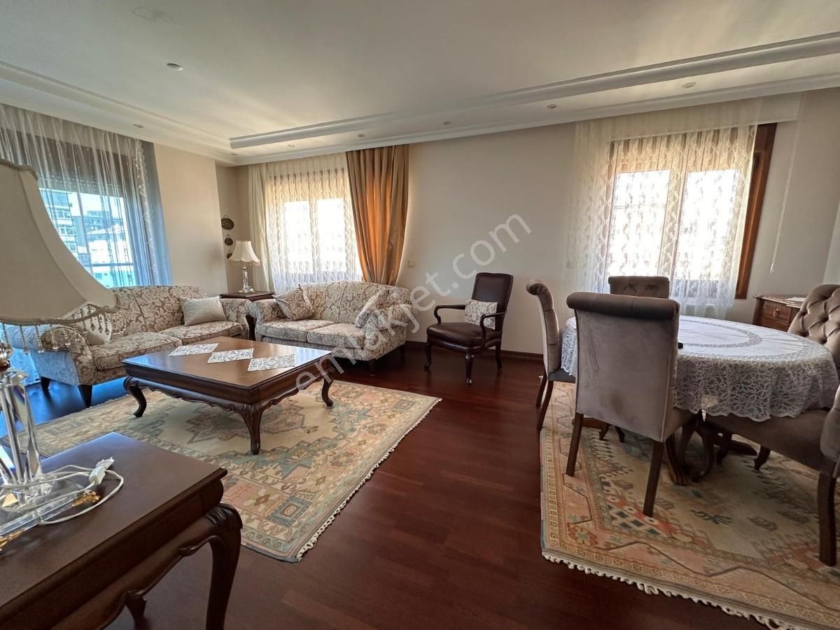 Turyaptan Feneryolunda 10 Yıllık Binada Satılık 3+1 Daire - Görsel 6