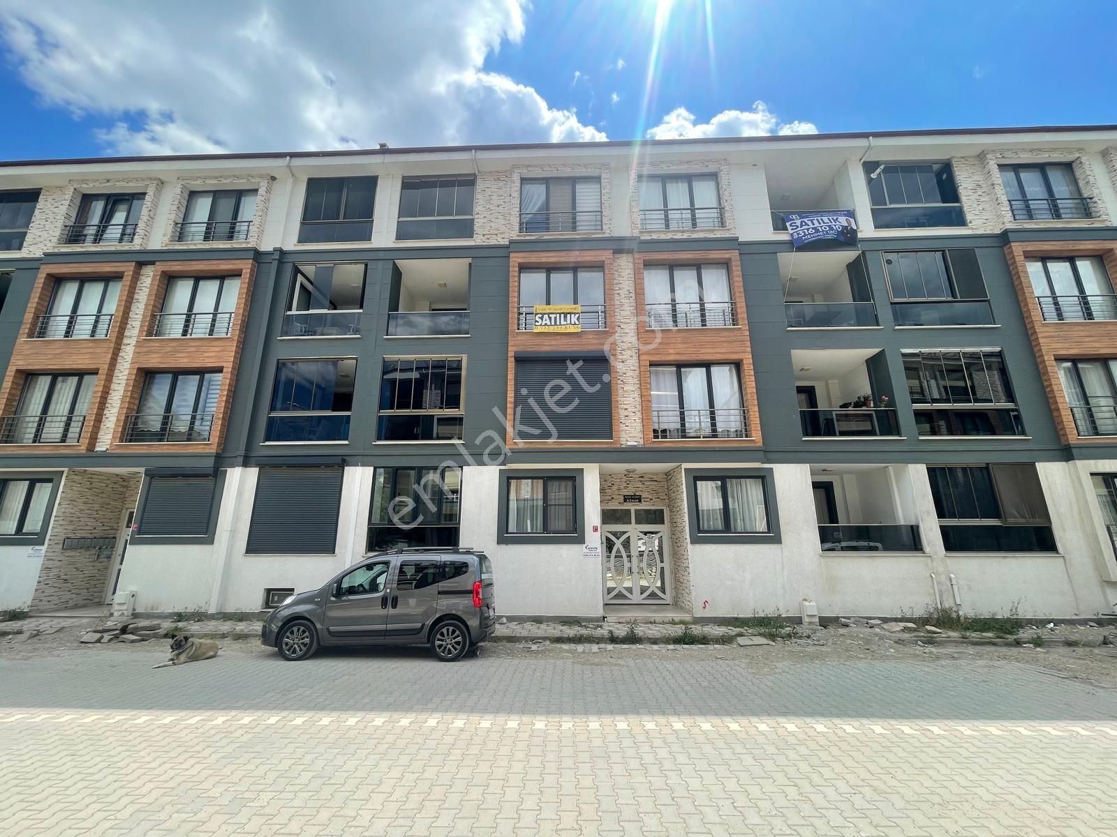Poyraz Gayrimenkul'den Akçay'da Satılık Arakat Öncephe Daire