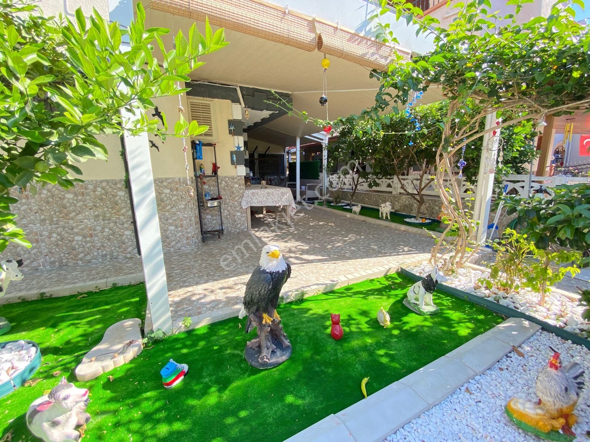 Ürkmez De Çarşımerkezinde Denize 350m2 3+1 Villa