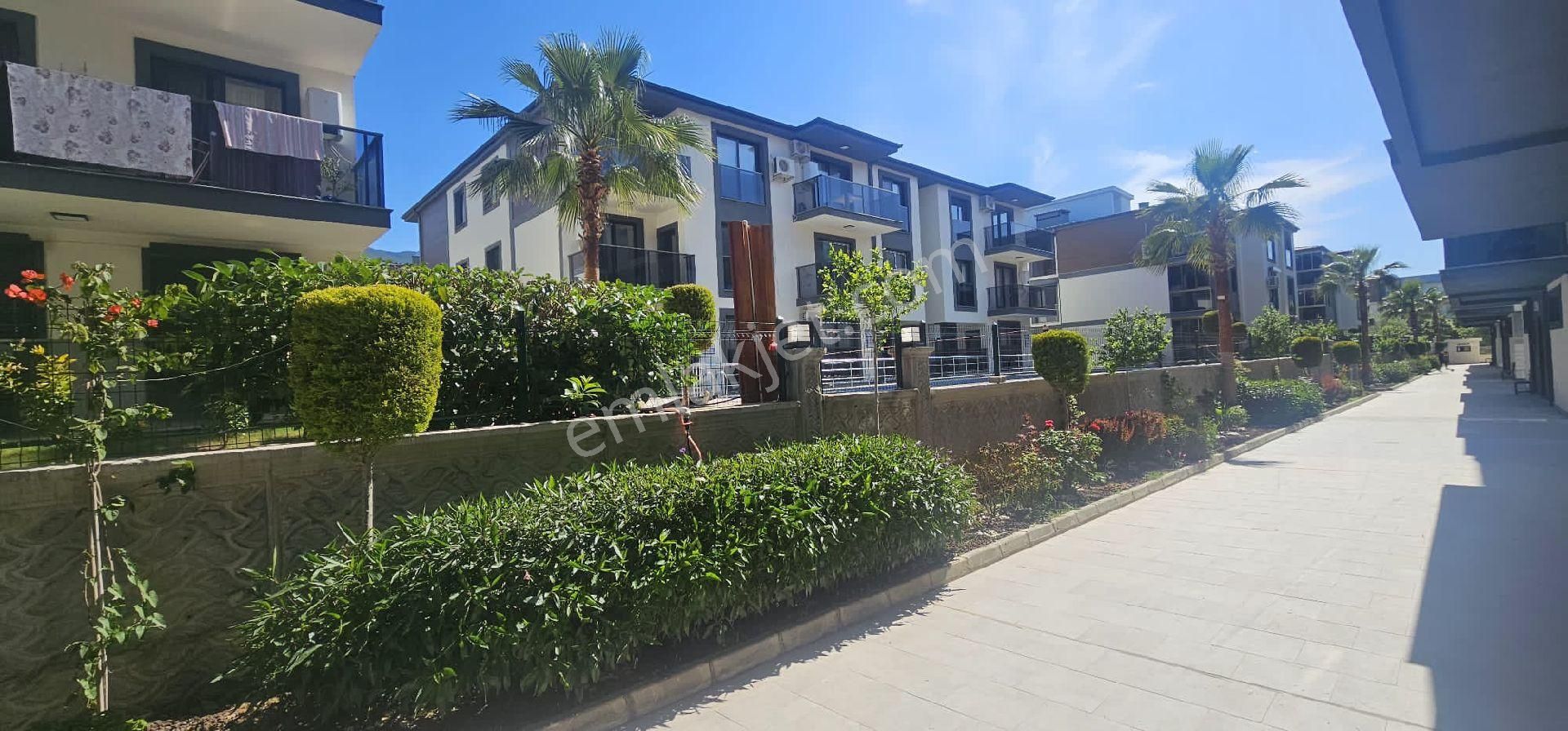 Kuşadası Davutlar Da Sıfır Site İçerisınde Uygun Fiyat A 2+1