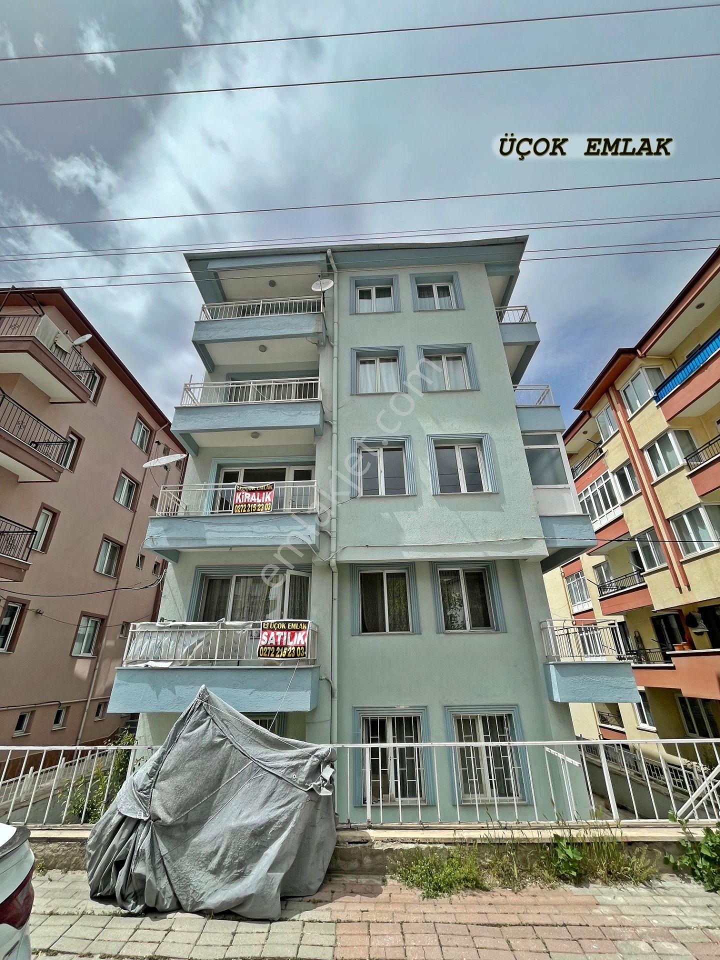 Afyon Üçok Emlaktan Esentepe Mah Satılık 3+1 Yol Üzeri Daire