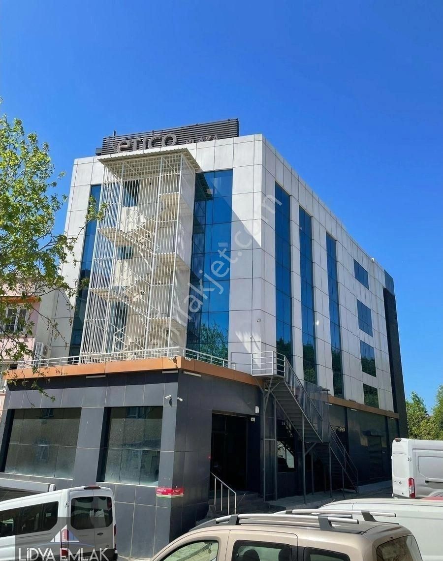 Seyrantepe Merkezde 305m2 Düz Giriş