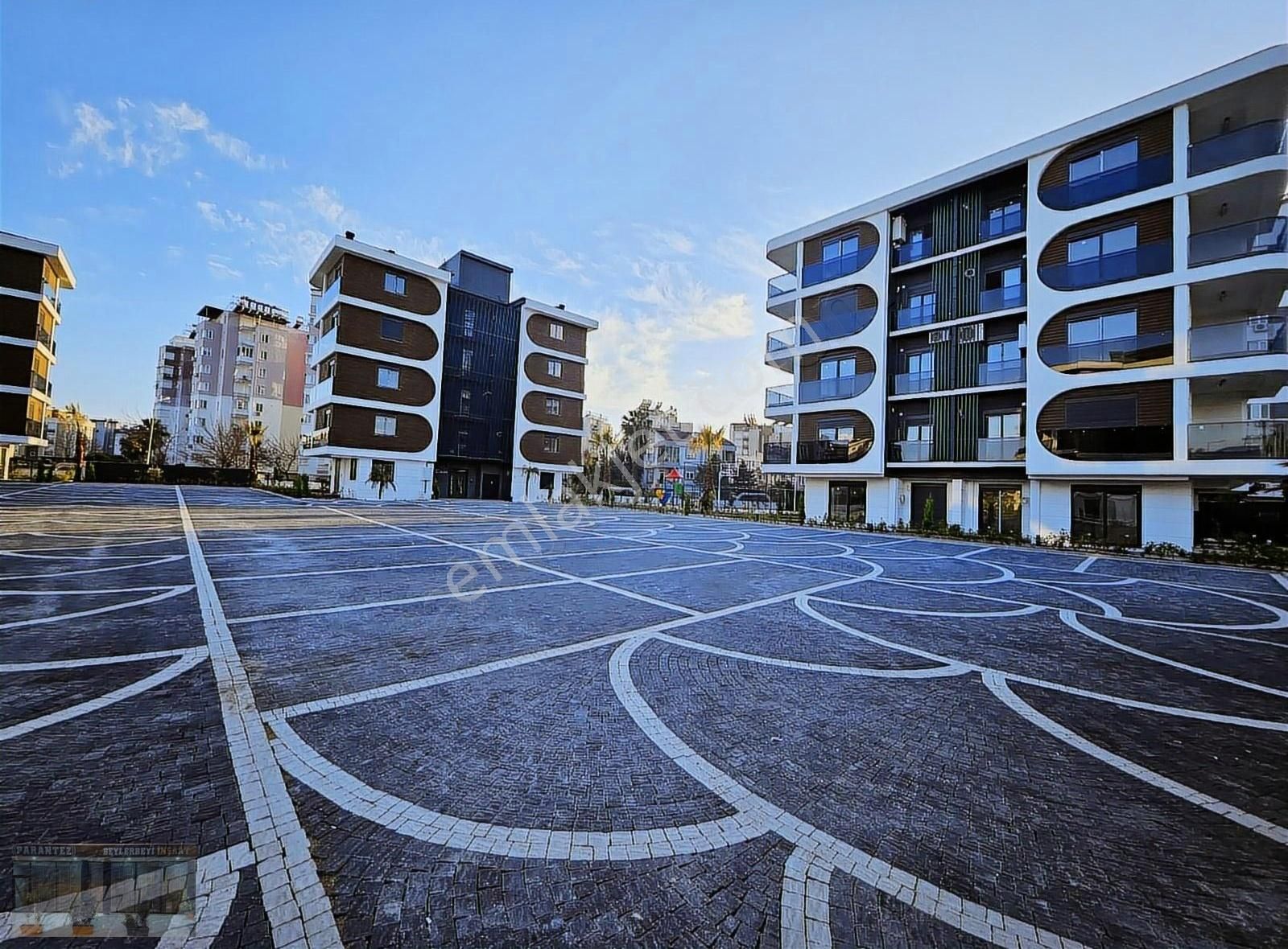 Muratpaşa / Güzeloba'da Site İçerisinde Satılık Daire