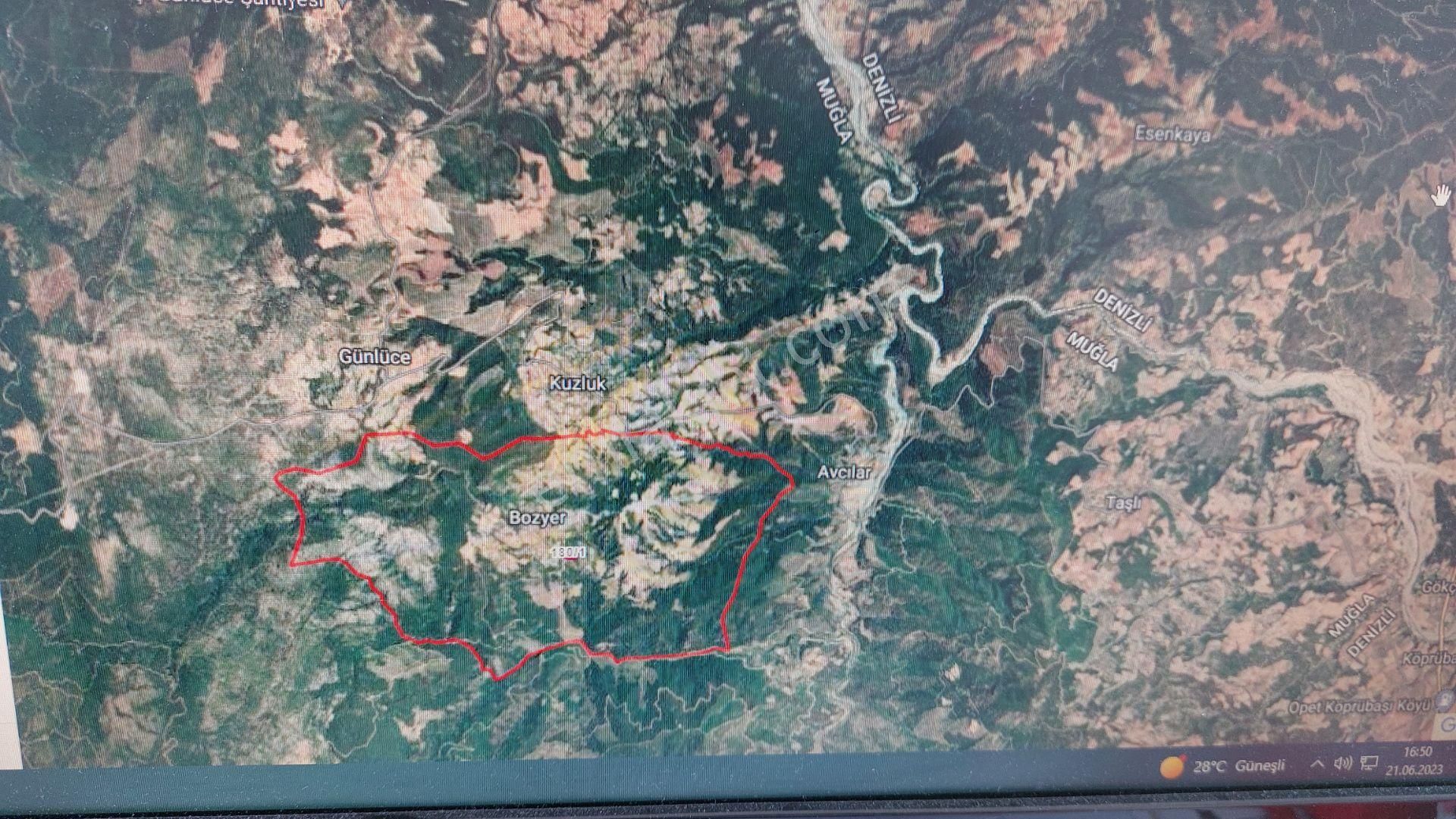 Muğla Merkez Bozyer Köyünde 10906.m2 Ana Yola Cepeli Tarla