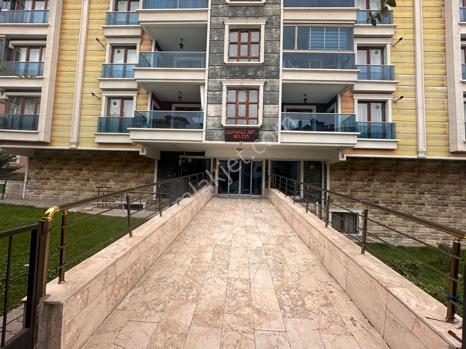 Anadolu Caddesi Üzerinde Site İçerisinde Satılık 2+1 Daire