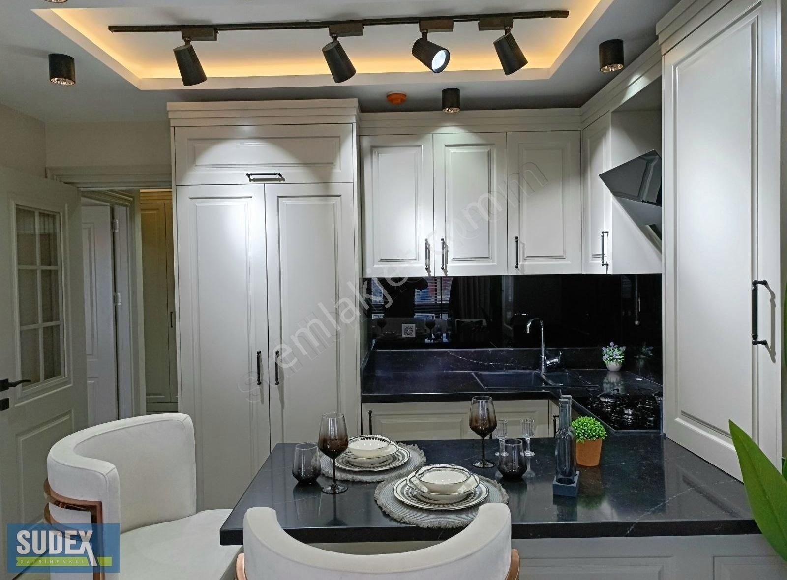 32. Cadde Cepheli Havuzlu Satılık 2+1 Daire