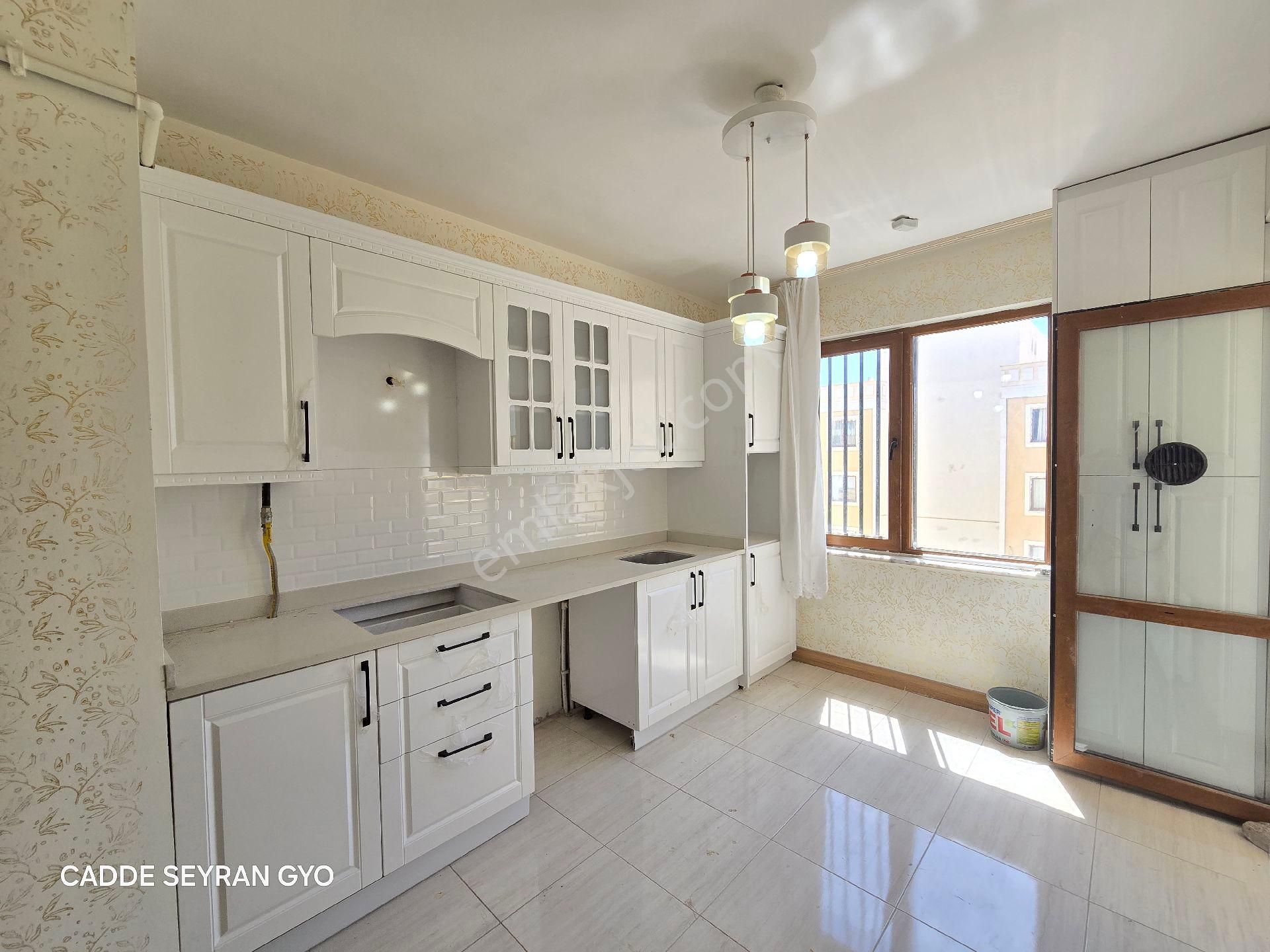 Cadde Seyran'dan Satılık 2+1 97 M2 Arakat Yenilenmiş Sıfır Ayarında