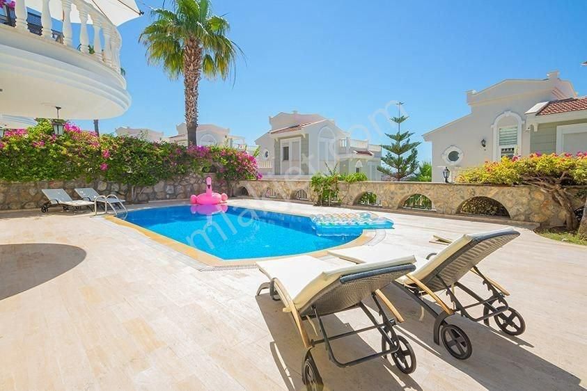 Alanya /konaklı Denize Sadece 400 Metre Özel Havuzlu 4+1 Villa