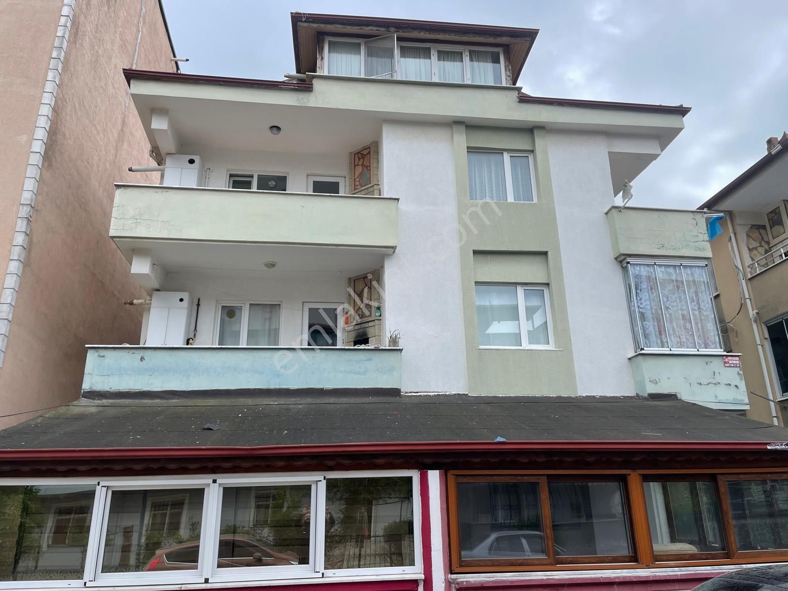 Karasu Plaj Merkezde Denize Yürüme Mesafesinde 100 Metre Mesafede 2+1 Ön Cephe Satılık Daire