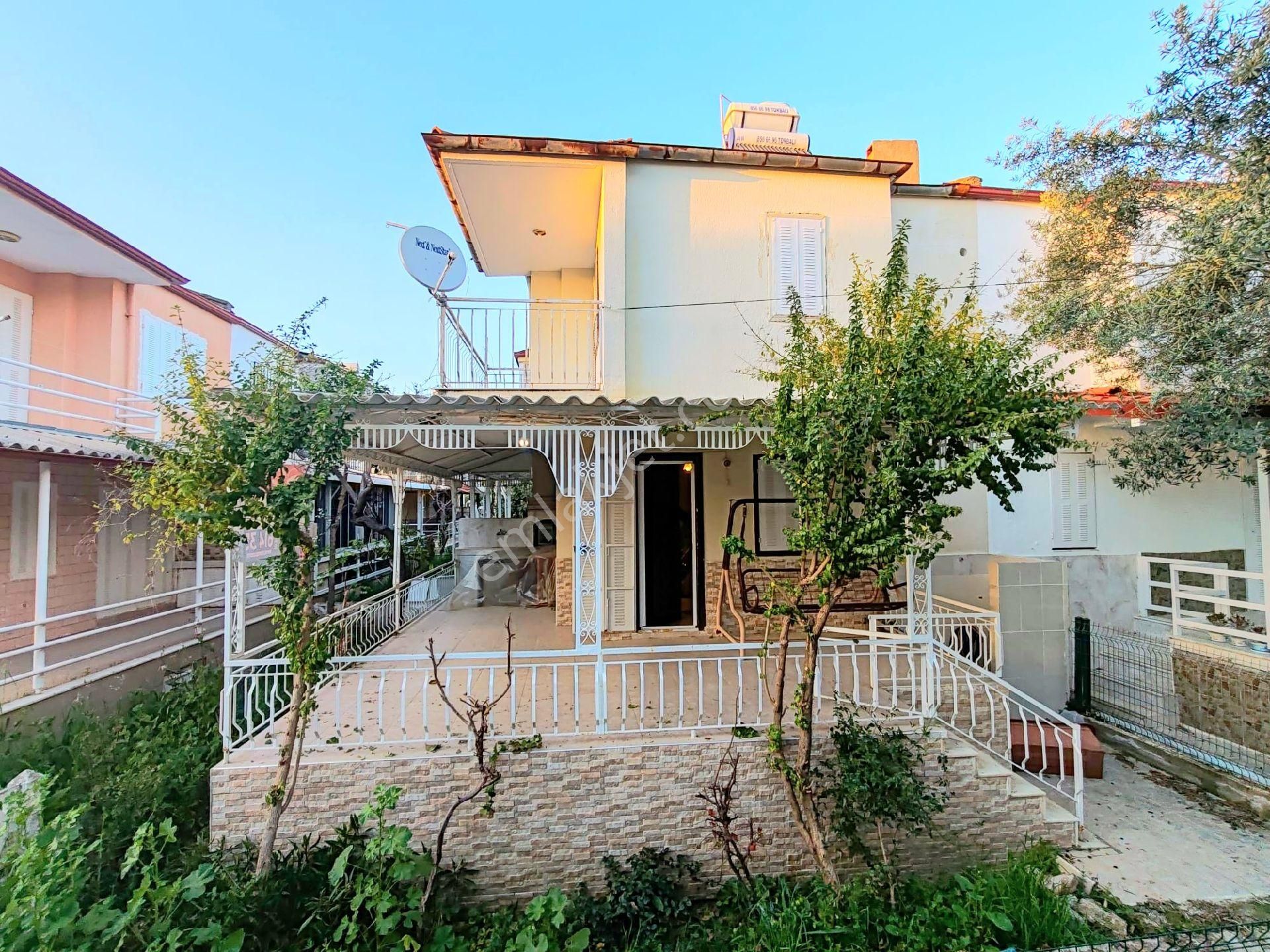Kuşadasında Plaja 200 Mt. Bahçeli Yazlık