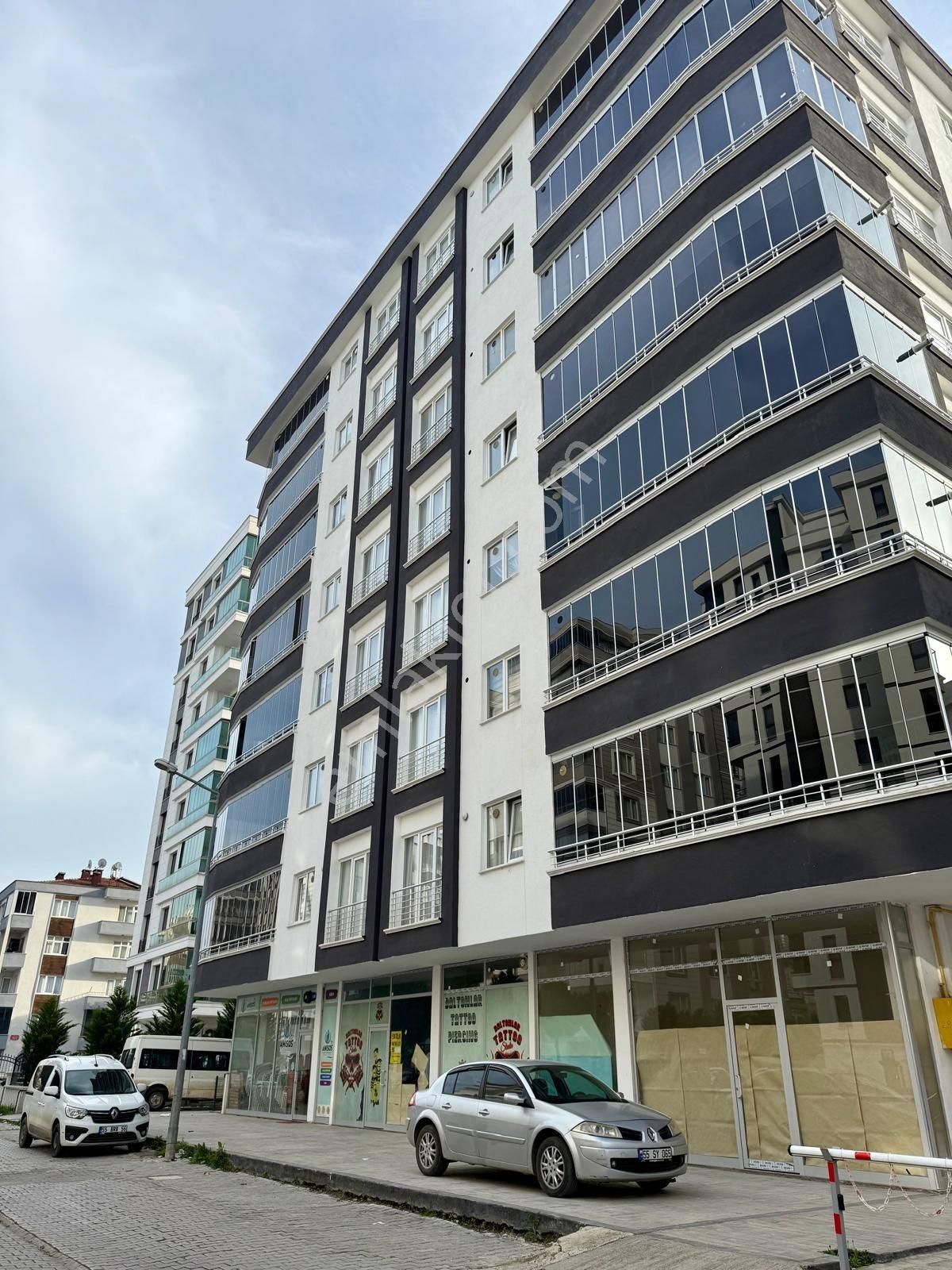 Atakentte Anayola 2. Bina Satılık Daire