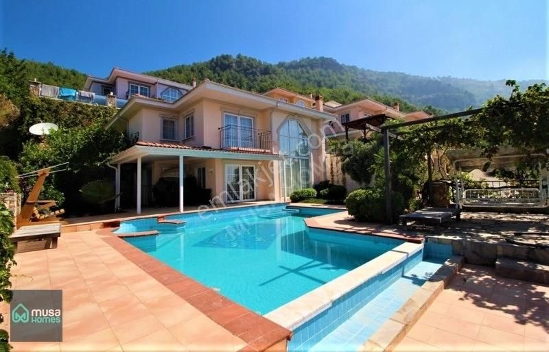 4+1 280 M² Sea View Villa İn Tepe, Alanya Suitable For Citizen