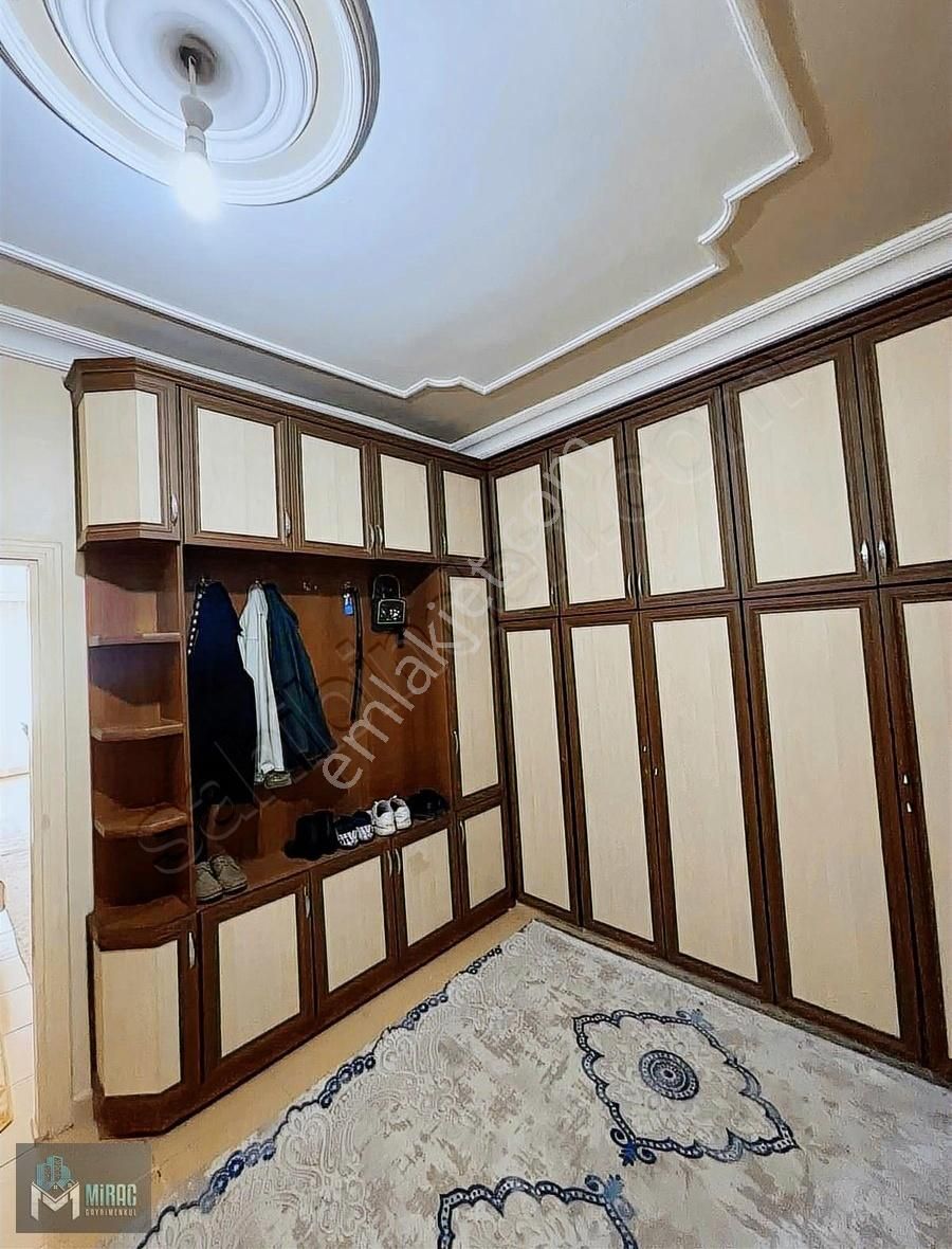Gültepe Mahallesindeacill Satılık 4+1 Arakat Daire