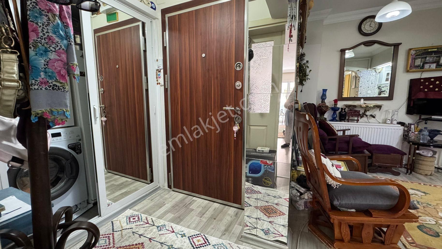 Üçkuyularda 2+1 Açık Otoparklı Tadilatlı Daire - Görsel 15