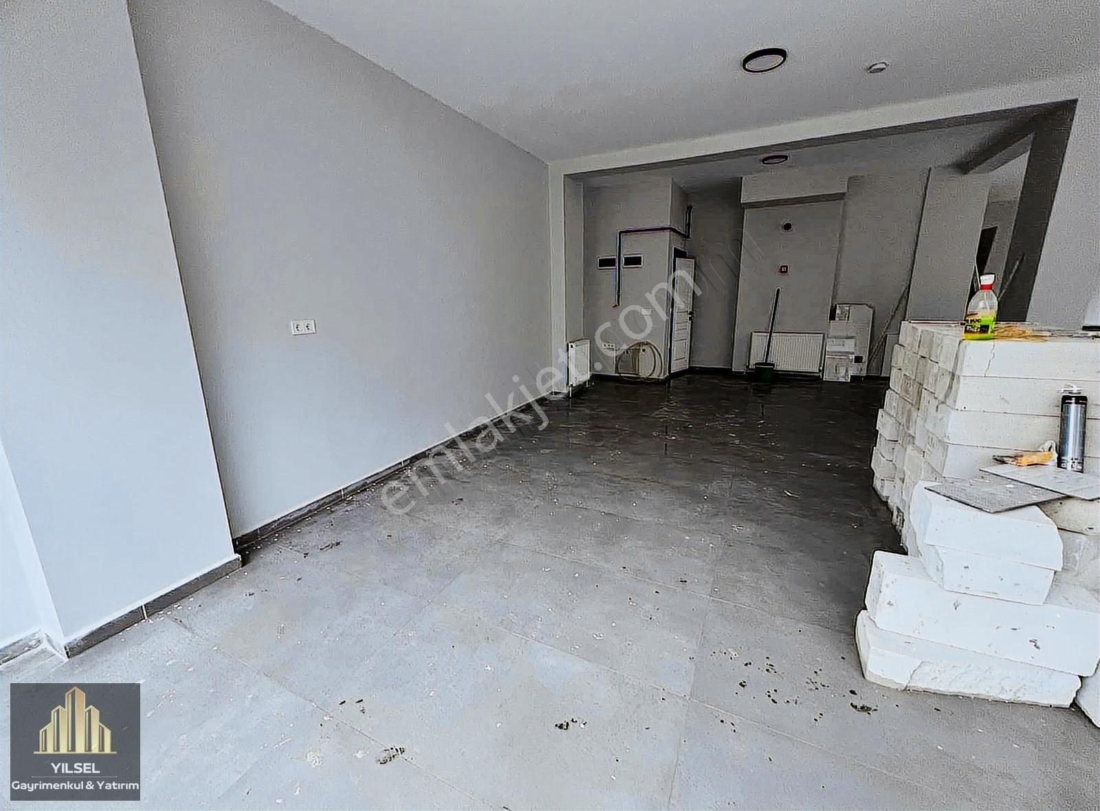 50 M2 Dükkanımız Caddeye 100m Yakınlıkta